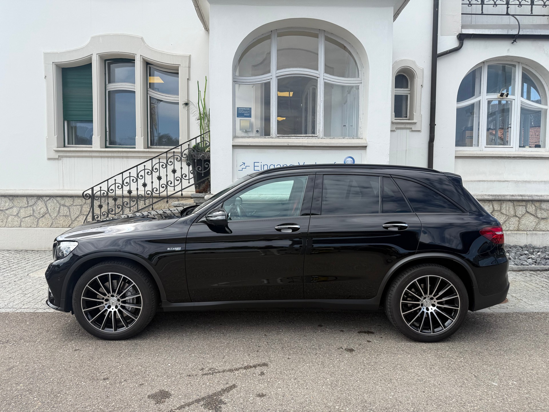 MERCEDES-BENZ GLC 43 AMG 4m-showroom-element-3