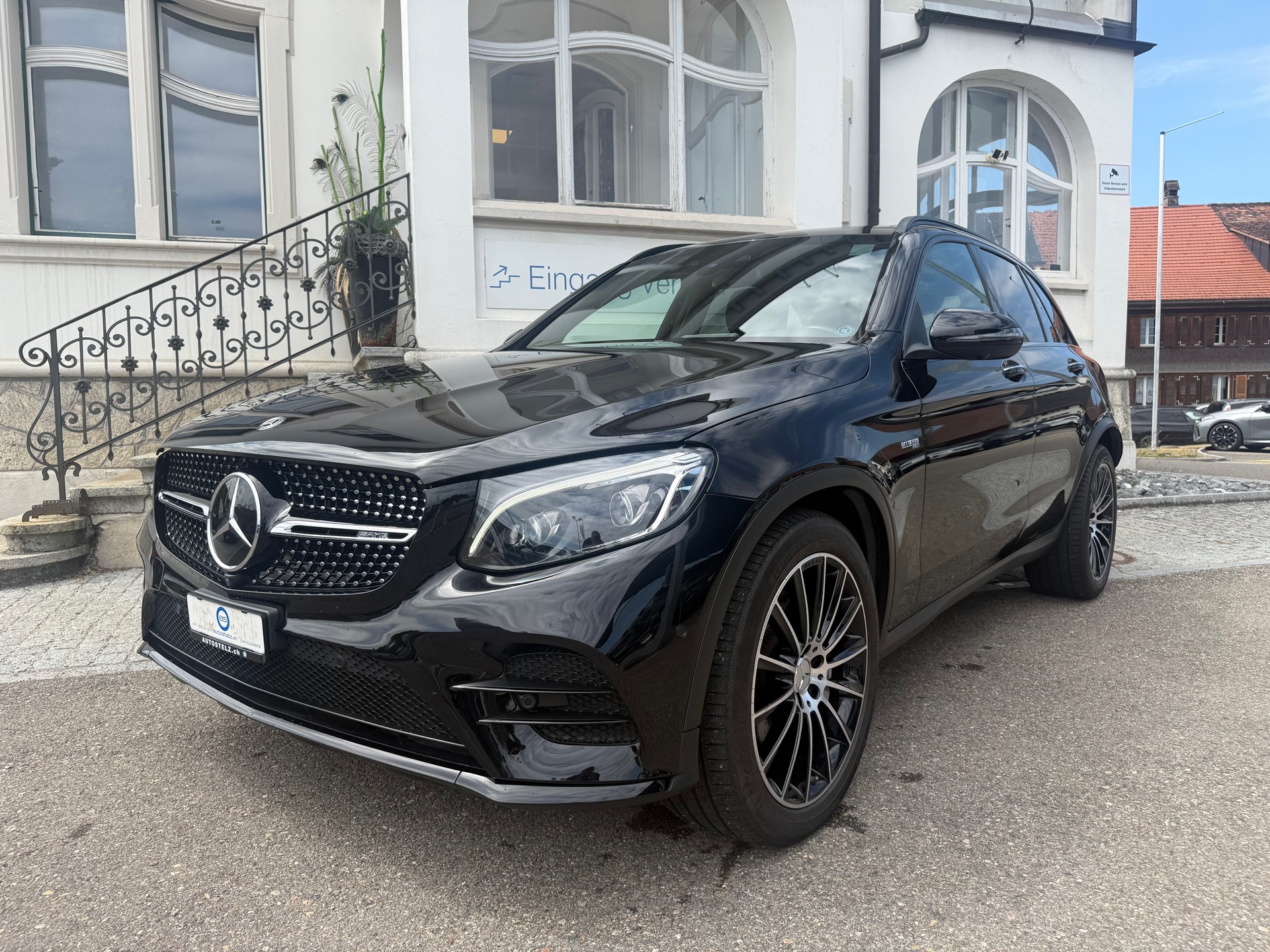 MERCEDES-BENZ GLC 43 AMG 4m-showroom-element-1