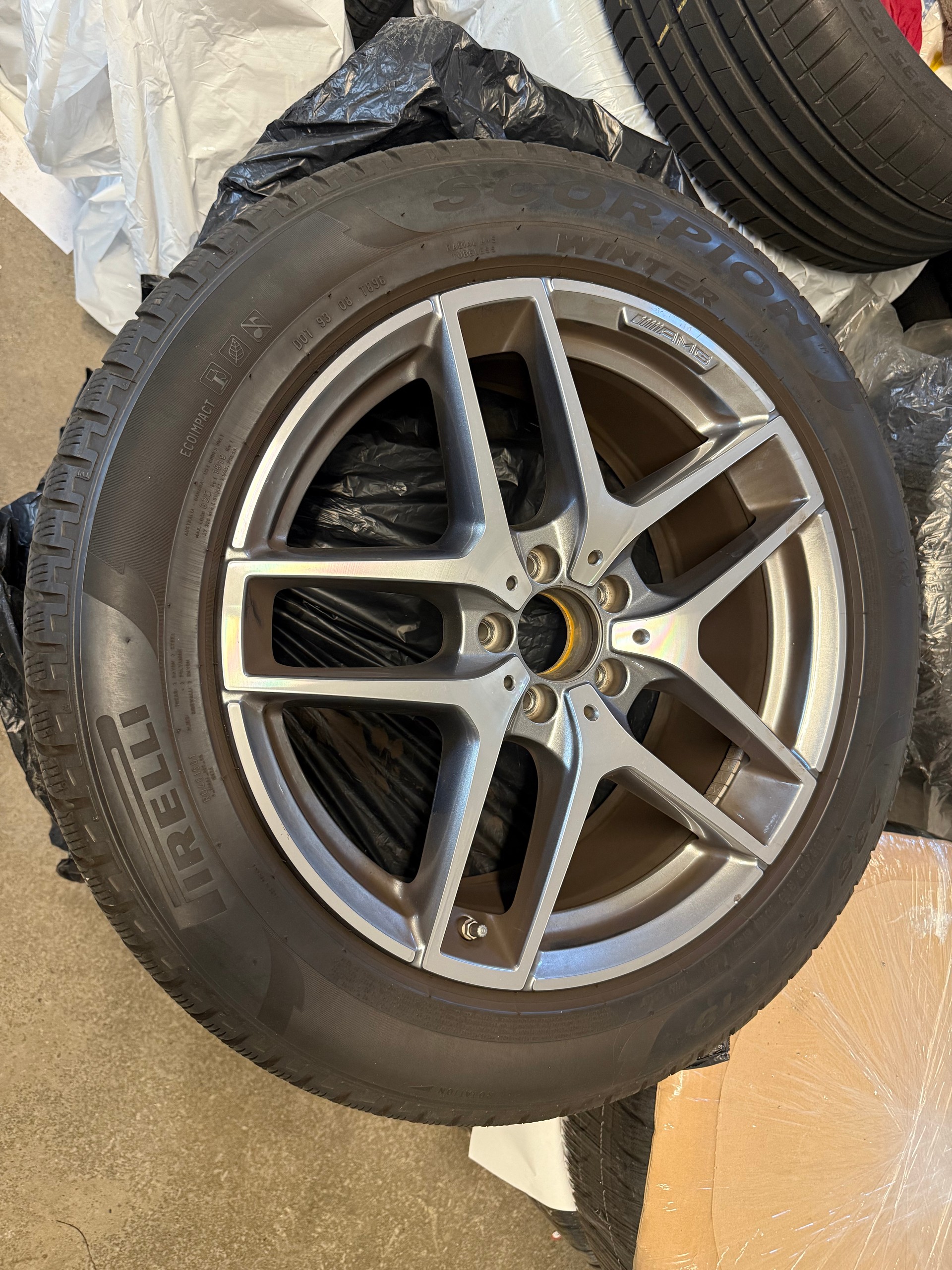MERCEDES-BENZ GLC 43 AMG 4m-image-24