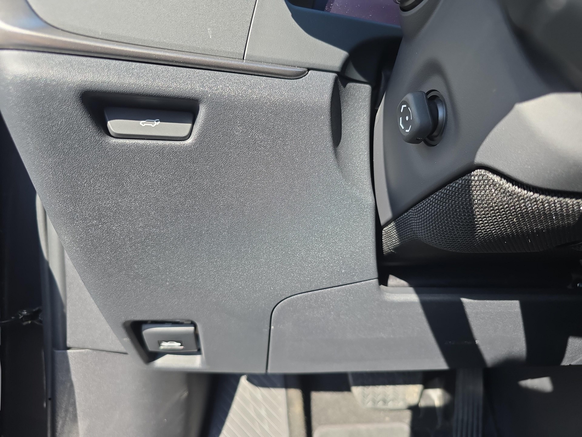 LEXUS RZ 450e Comfort-image-17