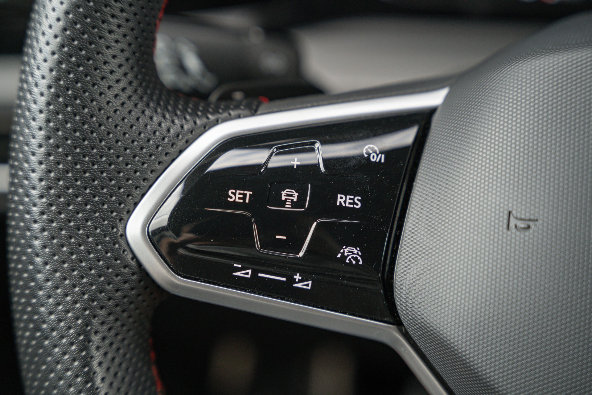 VW Golf 2.0 TSI GTI Clubsport DSG-image-13
