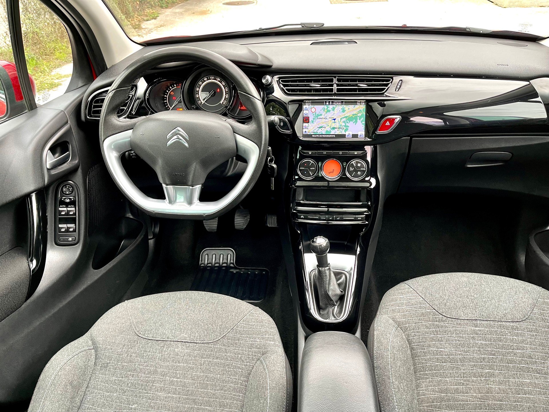 CITROEN C3 1.2i PureTech Exclusive-showroom-element-1