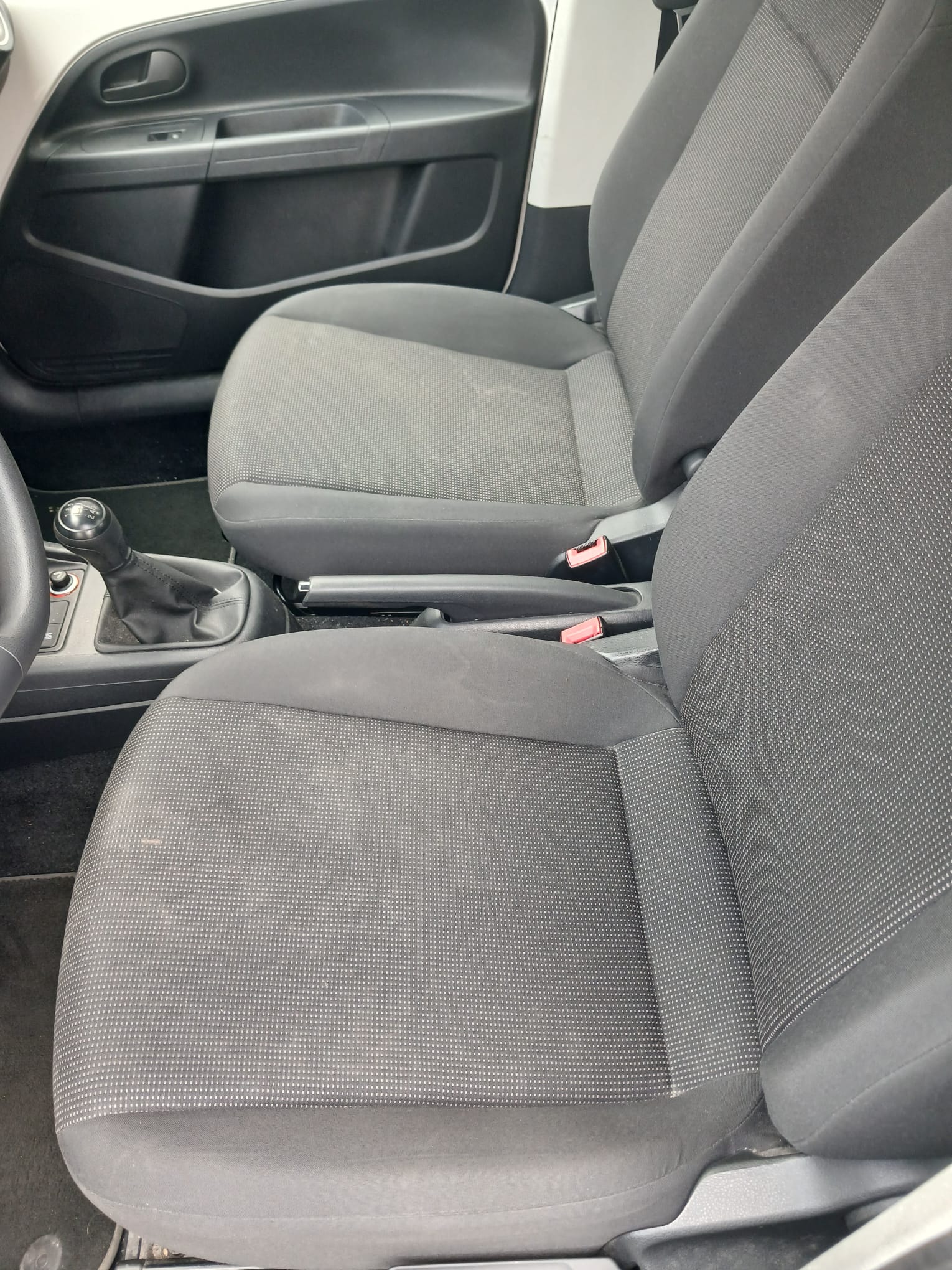 VW Up 1.0 black up Art on Ice-image-7