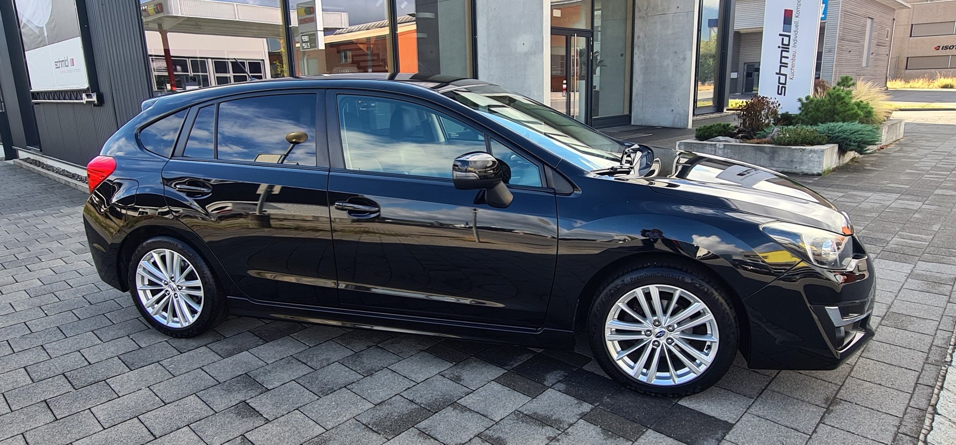 SUBARU Impreza 2.0 Swiss Sport-showroom-element-2
