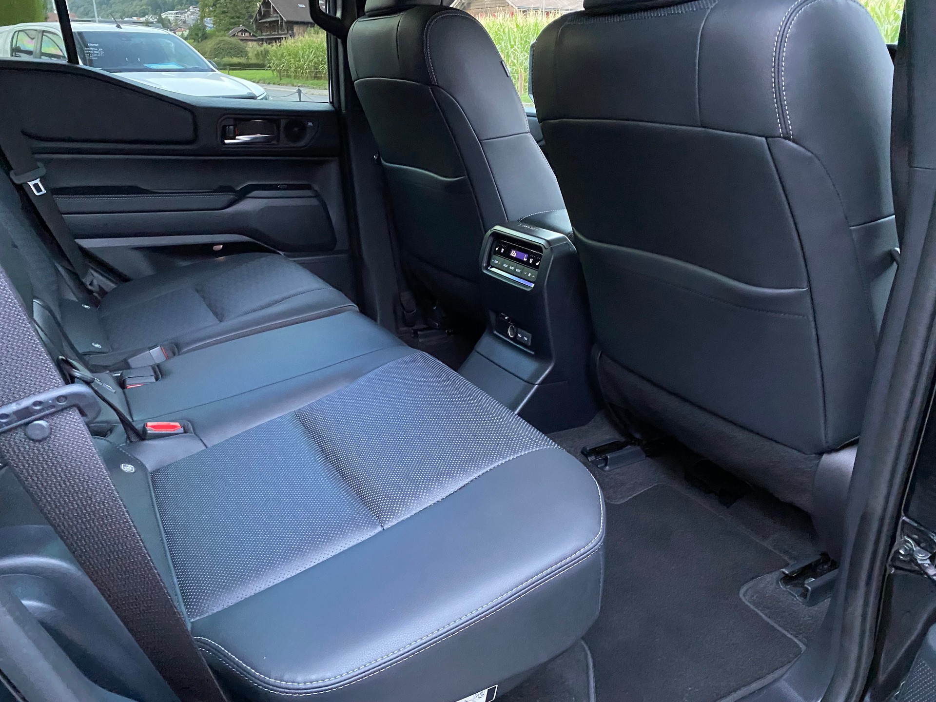 TOYOTA Land Cruiser 2.8TD Invincible Automat-image-9
