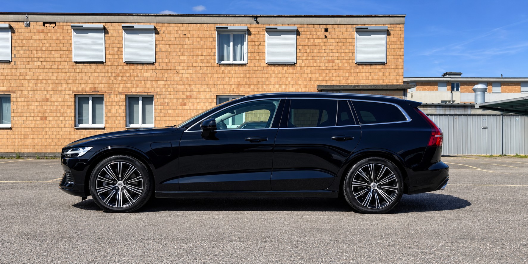 VOLVO V60 T6 eAWD Twin Engine Inscription Expression Geartronic-showroom-element-2