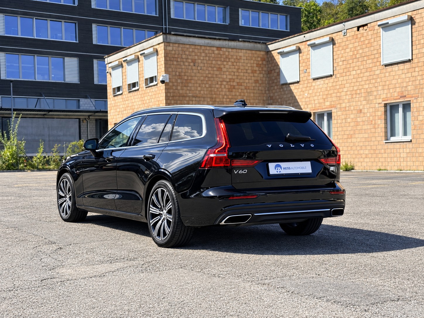 VOLVO V60 T6 eAWD Twin Engine Inscription Expression Geartronic-showroom-element-3