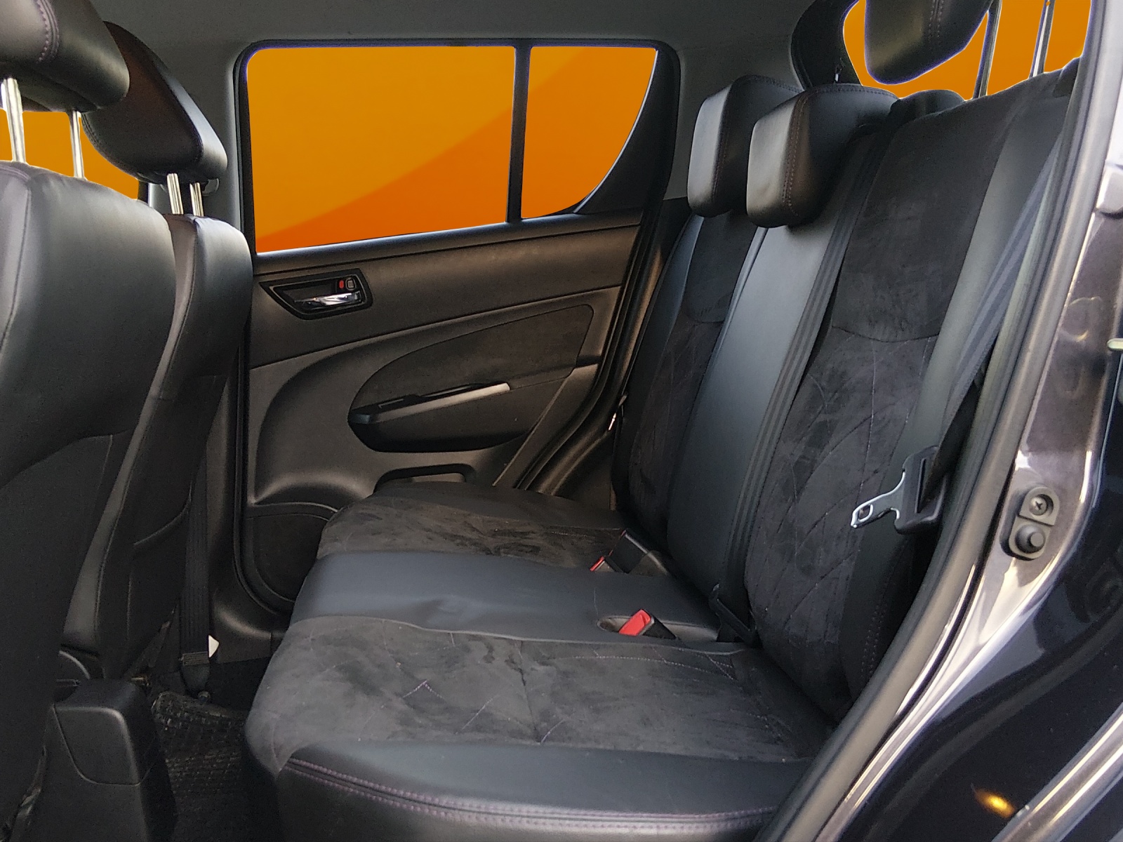 SUZUKI Swift 1.2i 16V Compact Top-image-11