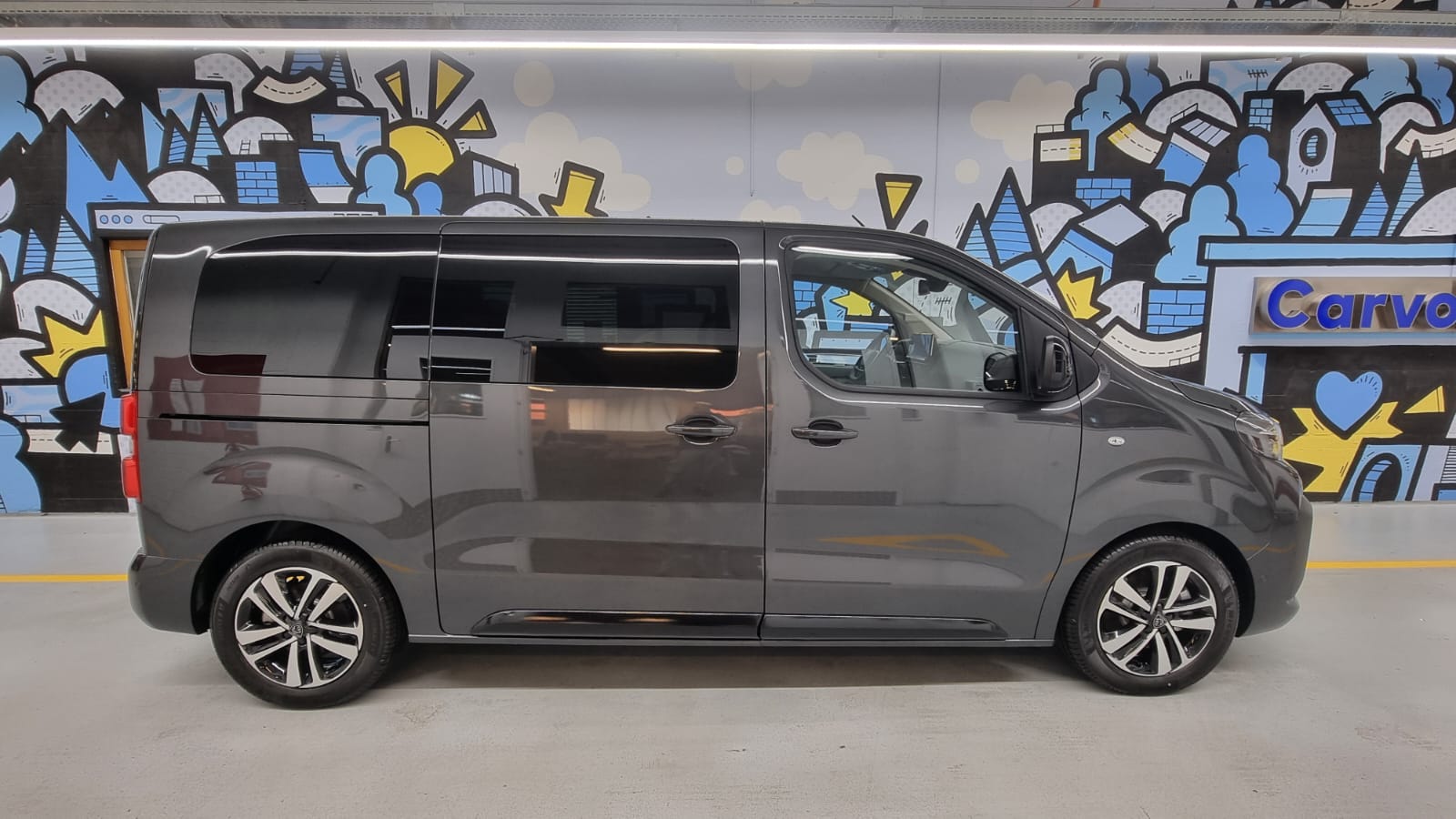 PEUGEOT Traveller 2.2 BlueHDi Family Edition Standard EAT8-showroom-element-2