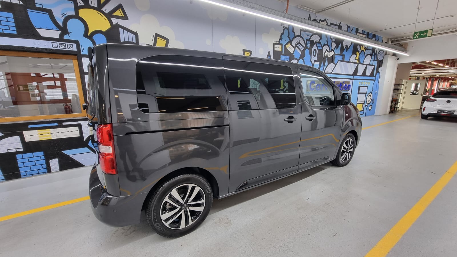 PEUGEOT Traveller 2.2 BlueHDi Family Edition Standard EAT8-showroom-element-3