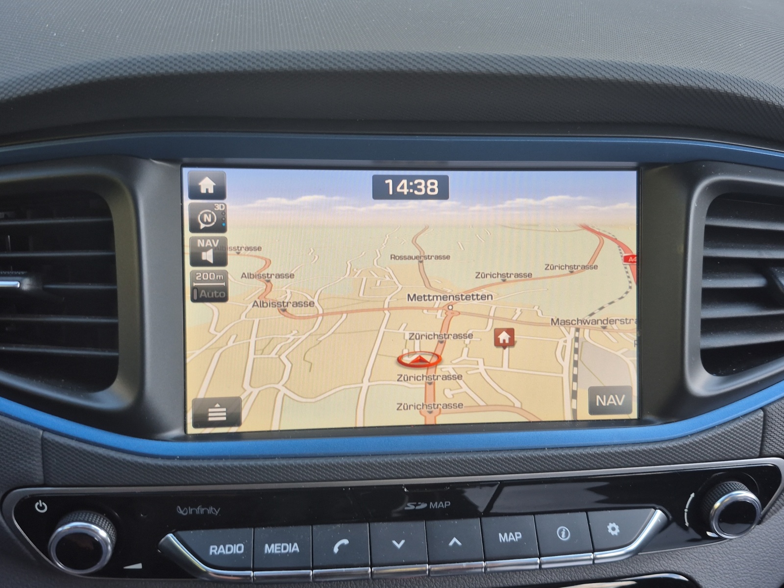 HYUNDAI Ioniq 1.6 GDi HEV Launch Plus-image-11
