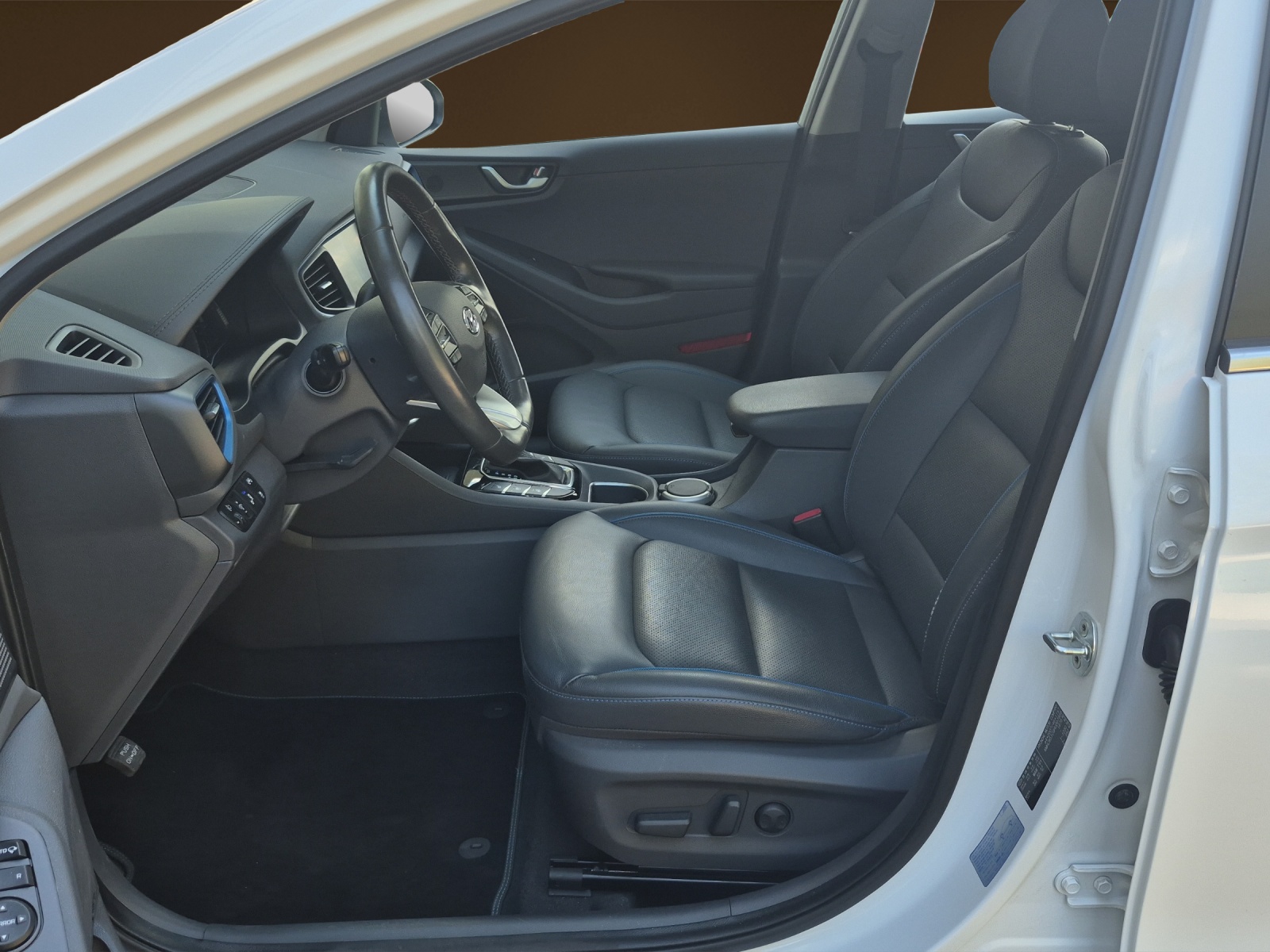 HYUNDAI Ioniq 1.6 GDi HEV Launch Plus-image-5