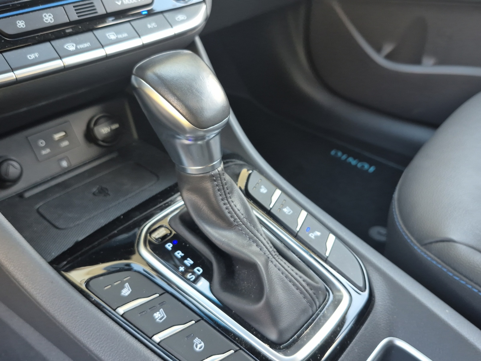HYUNDAI Ioniq 1.6 GDi HEV Launch Plus-image-14