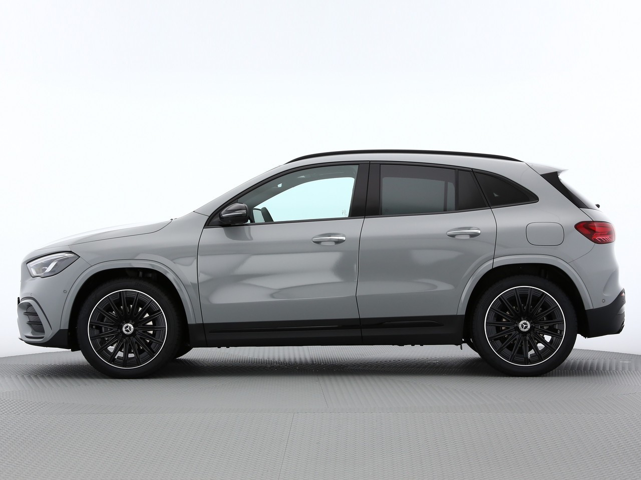 MERCEDES-BENZ GLA 200 7G-DCT-showroom-element-2
