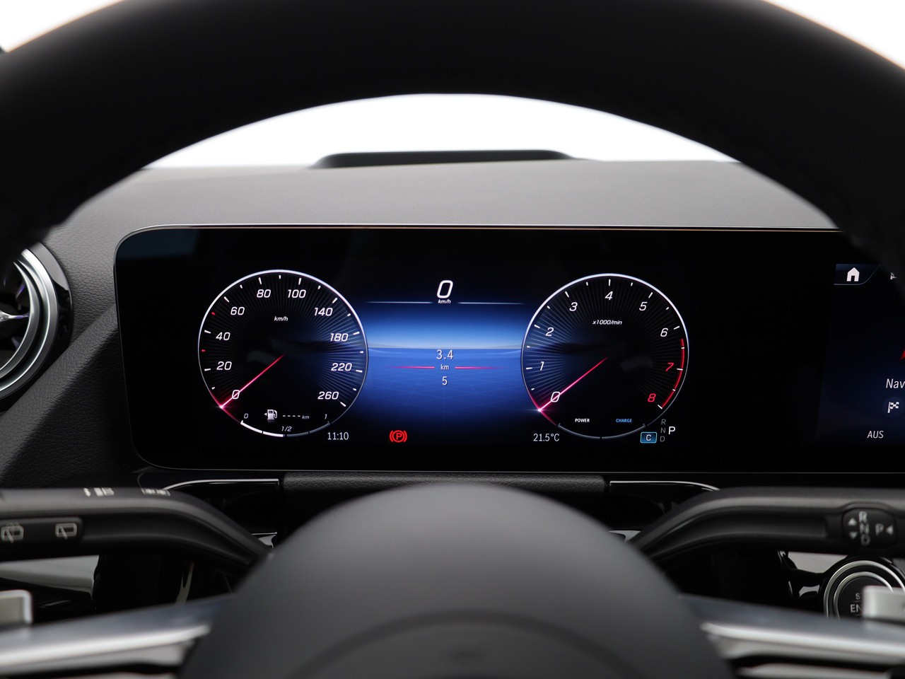 MERCEDES-BENZ GLA 200 7G-DCT-image-12