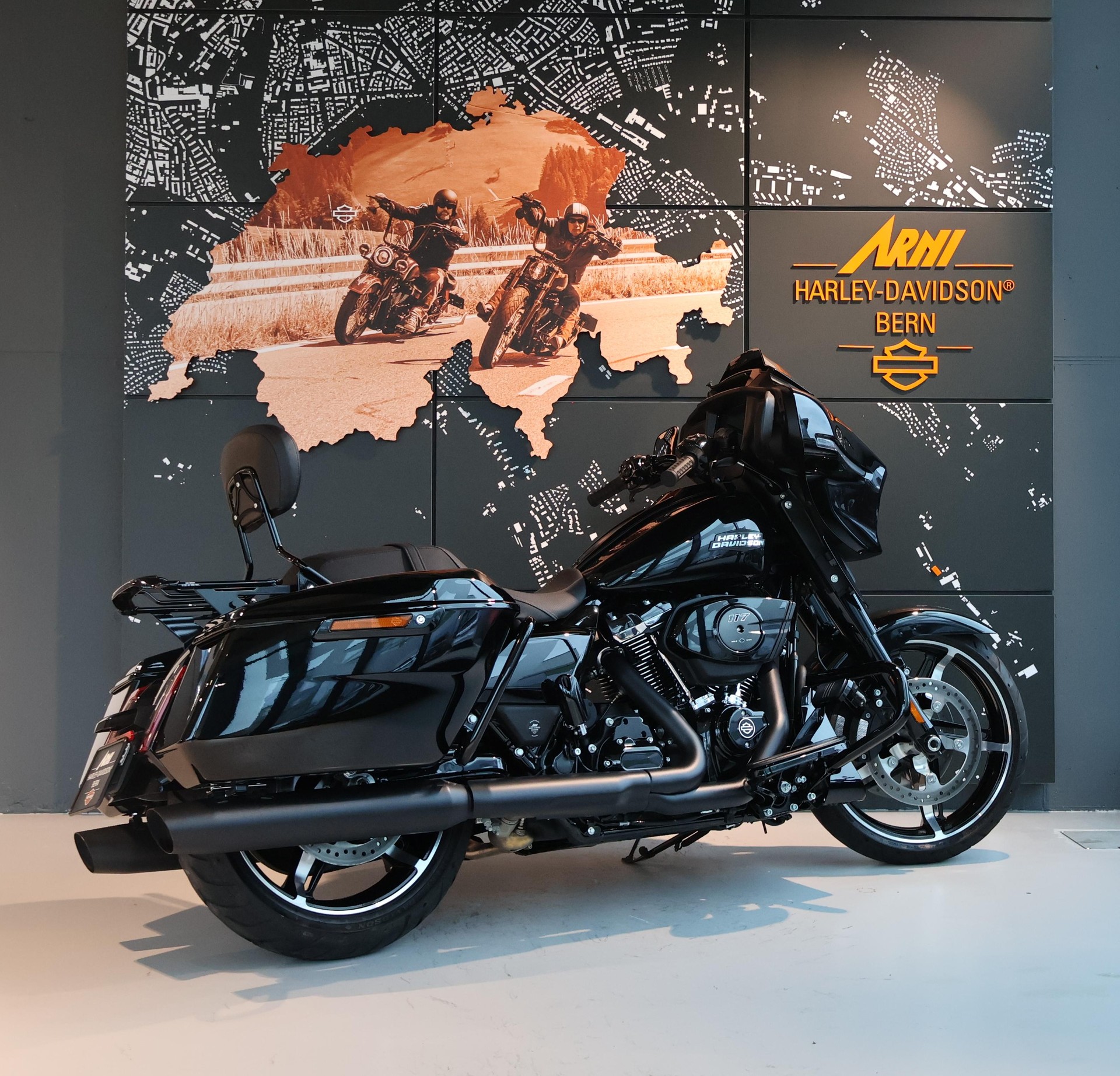 HARLEY-DAVIDSON FLHX Street Glide Black Finish 117-image-2