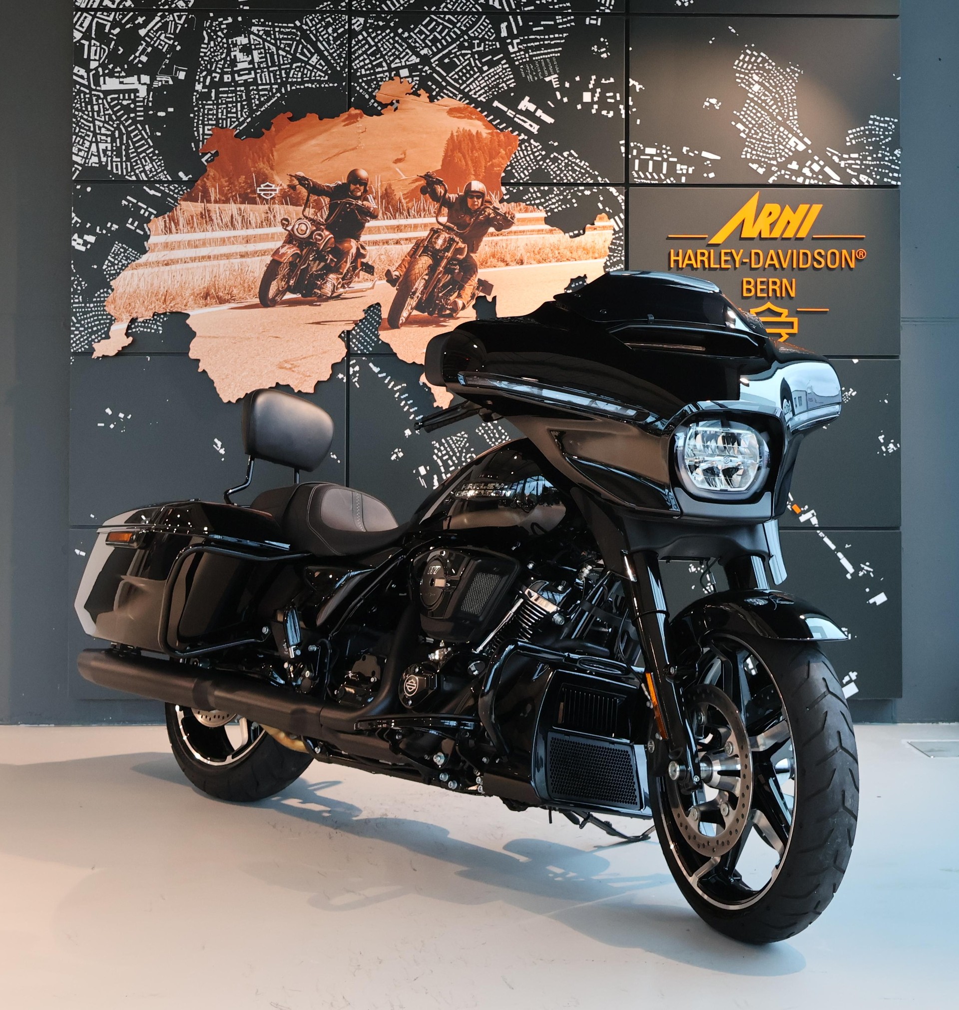 HARLEY-DAVIDSON FLHX Street Glide Black Finish 117-image-1