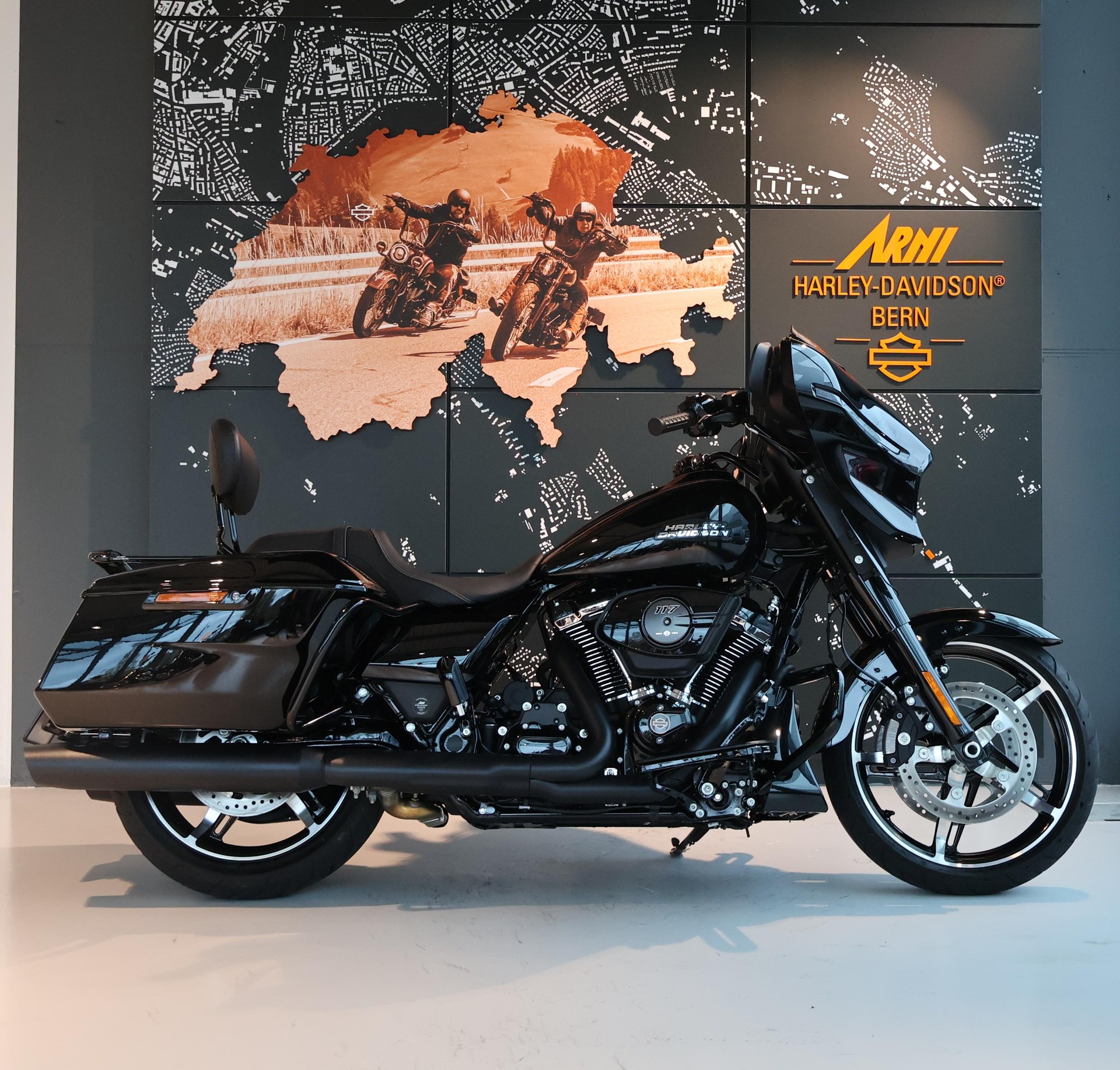 HARLEY-DAVIDSON FLHX Street Glide Black Finish 117-image-0