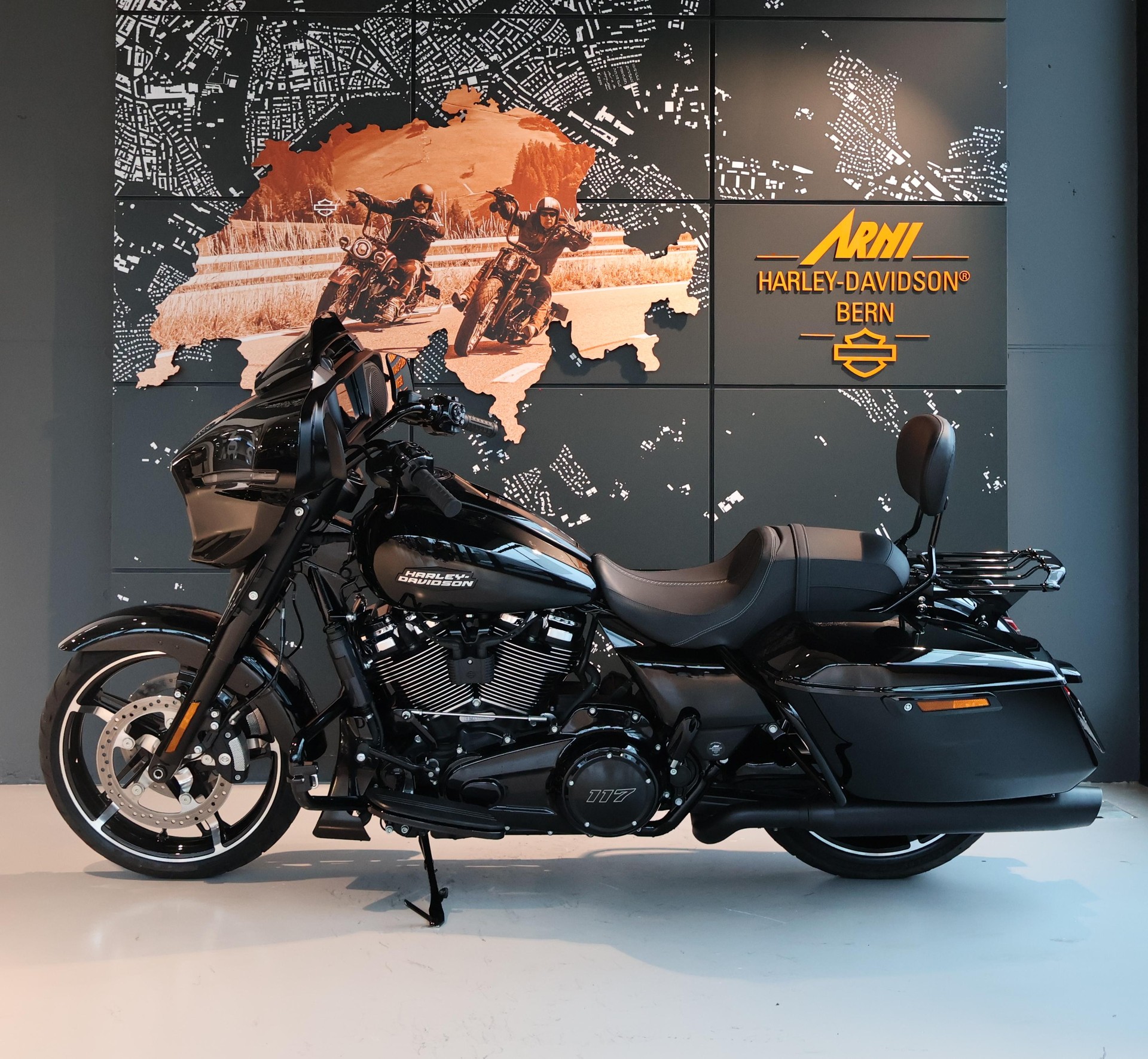 HARLEY-DAVIDSON FLHX Street Glide Black Finish 117-image-3
