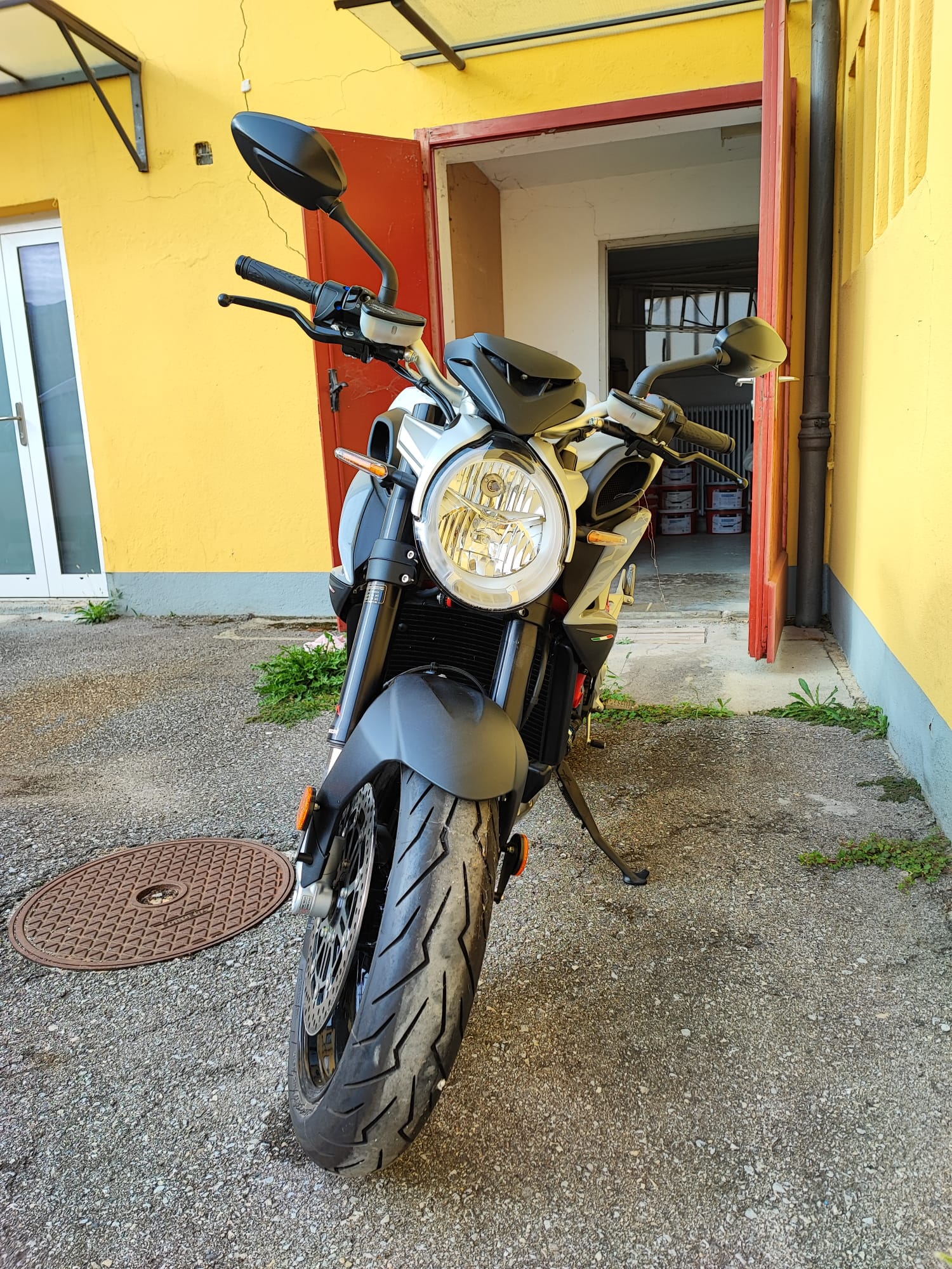 MV AGUSTA B3 Brutale 800 ABS-image-2