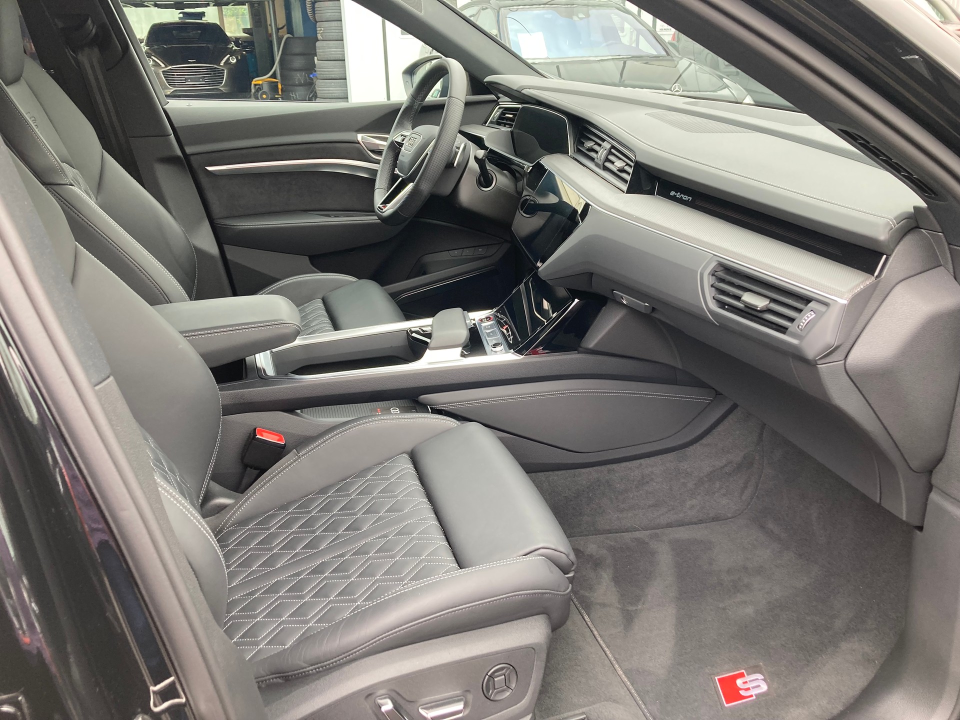 AUDI SQ8 Sportback e-tron quattro-image-8