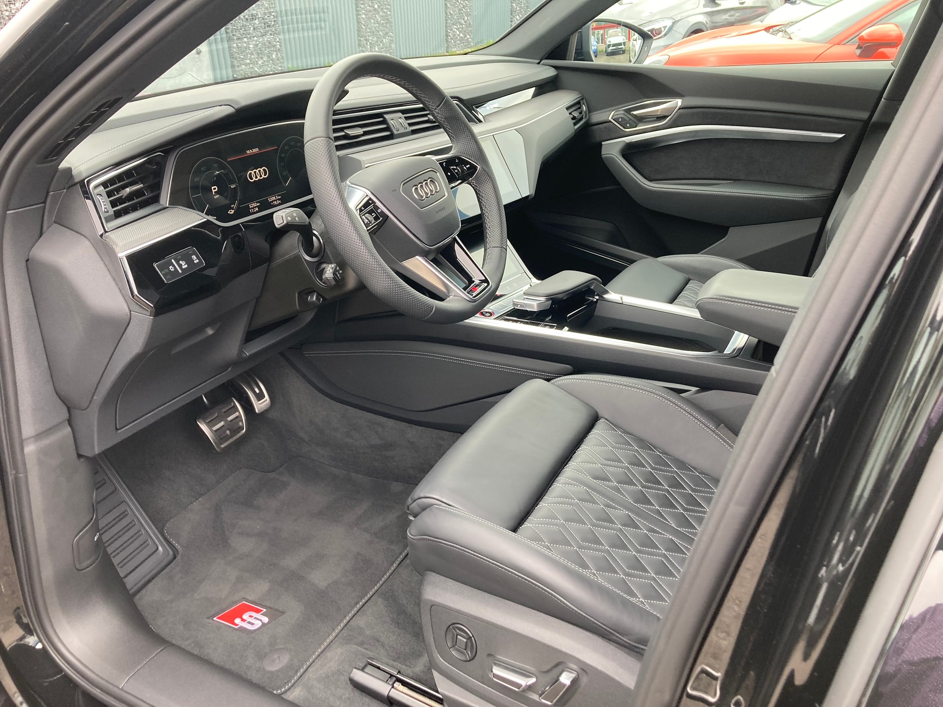 AUDI SQ8 Sportback e-tron quattro-image-5