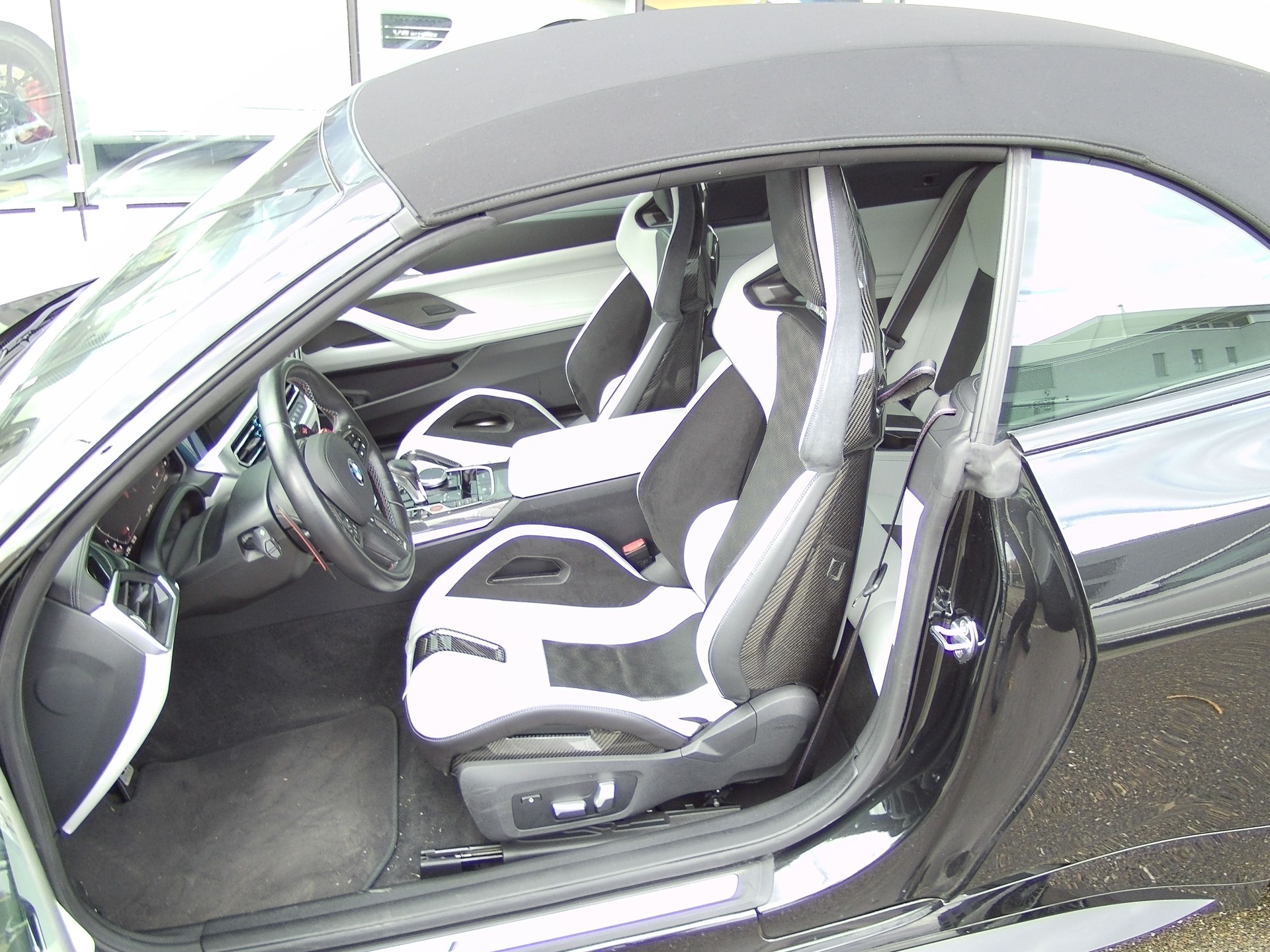 BMW M4 Cabrio Competition M xDrive-image-5