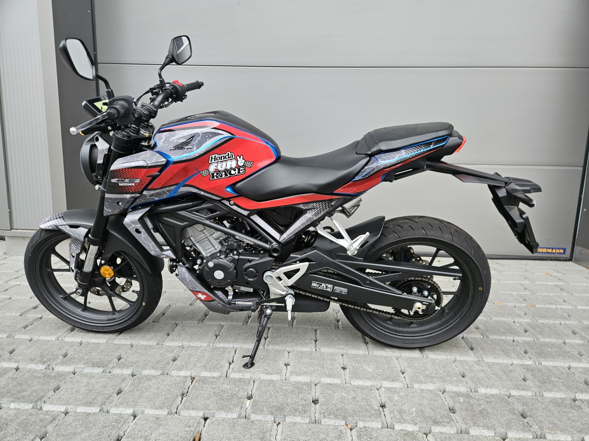 HONDA CB 125 R-showroom-element-2