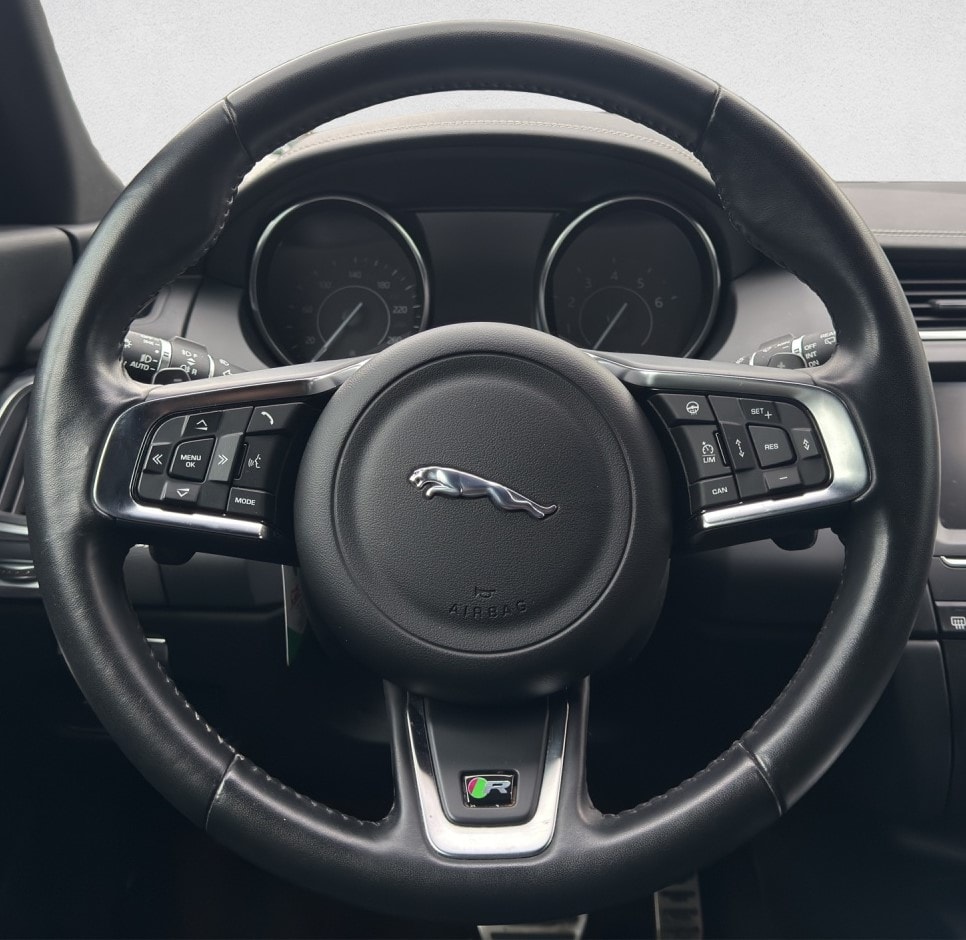 JAGUAR E-Pace 2.0 P250 R-Dynamic SE AWD-image-8