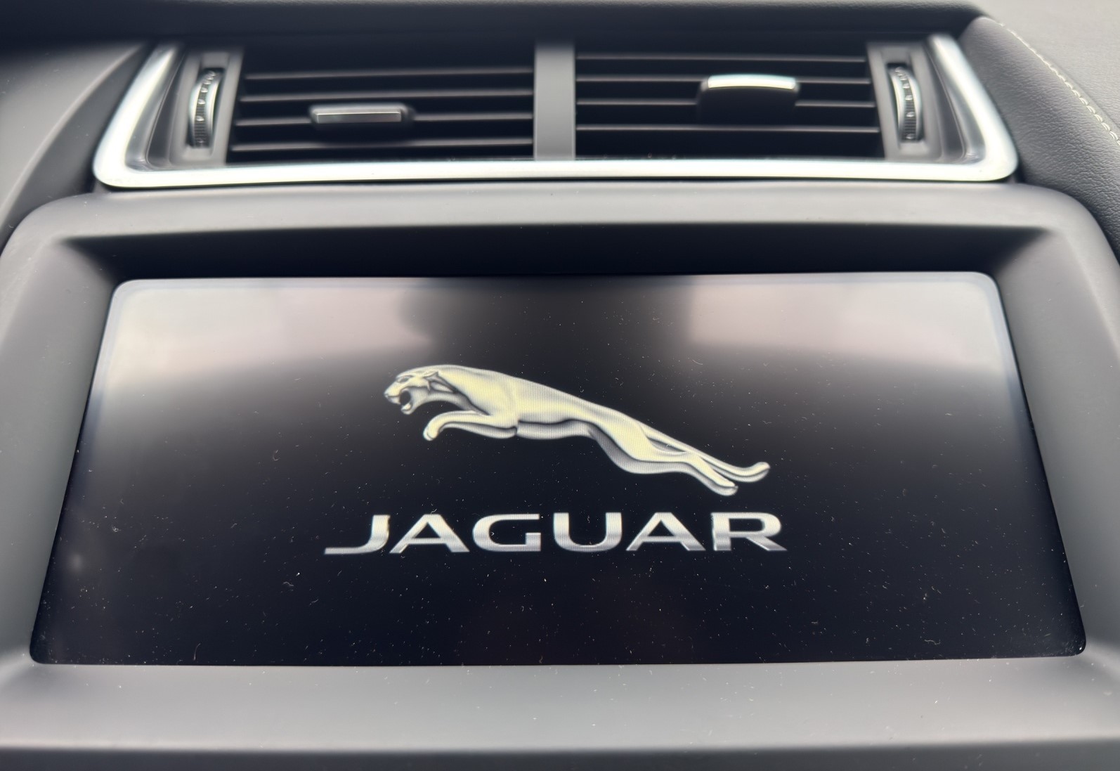 JAGUAR E-Pace 2.0 P250 R-Dynamic SE AWD-image-11