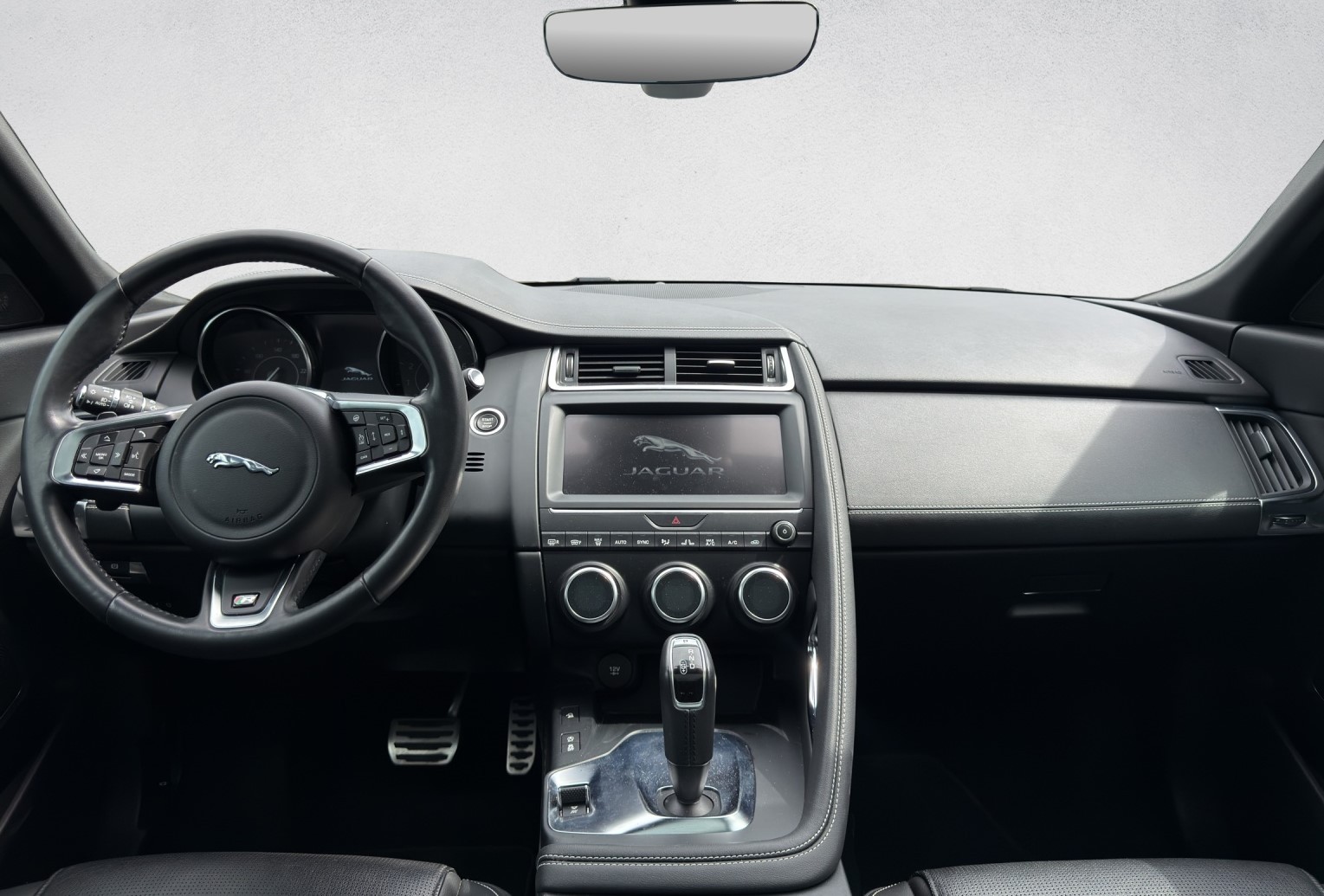 JAGUAR E-Pace 2.0 P250 R-Dynamic SE AWD-image-12