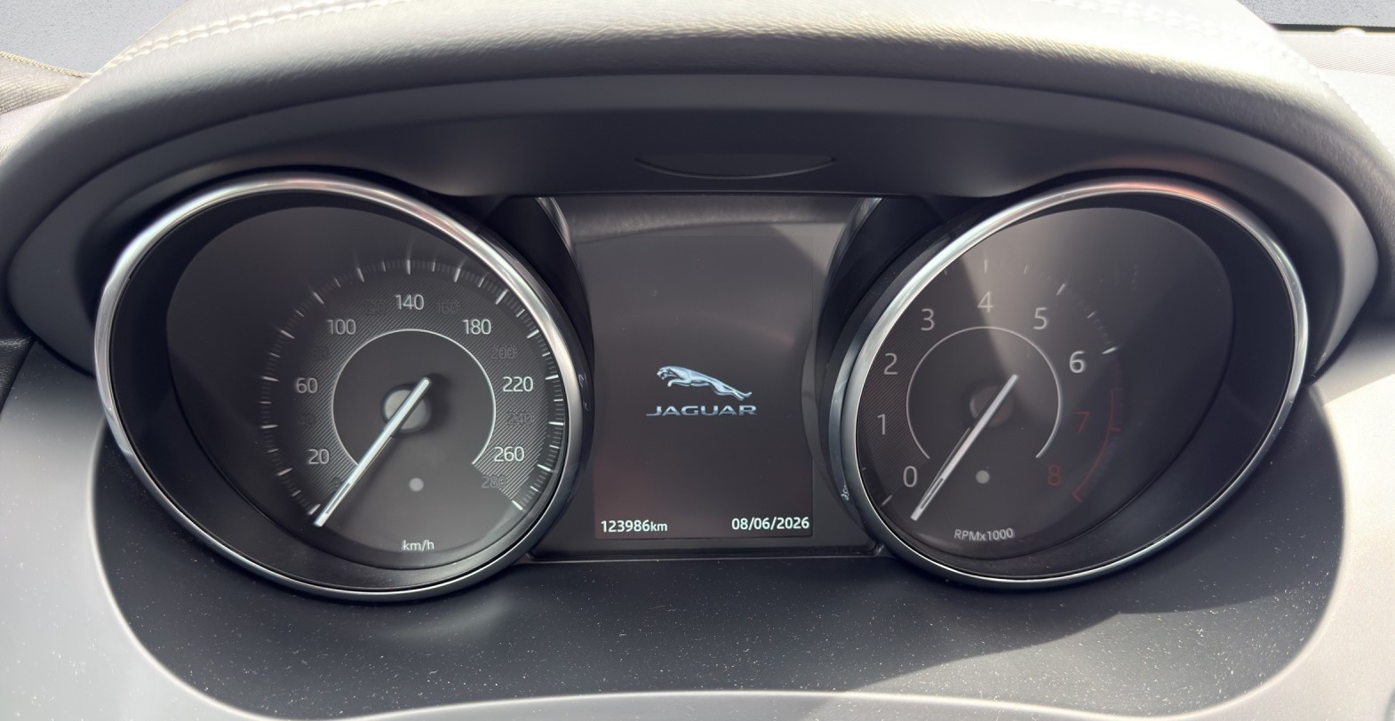 JAGUAR E-Pace 2.0 P250 R-Dynamic SE AWD-image-9