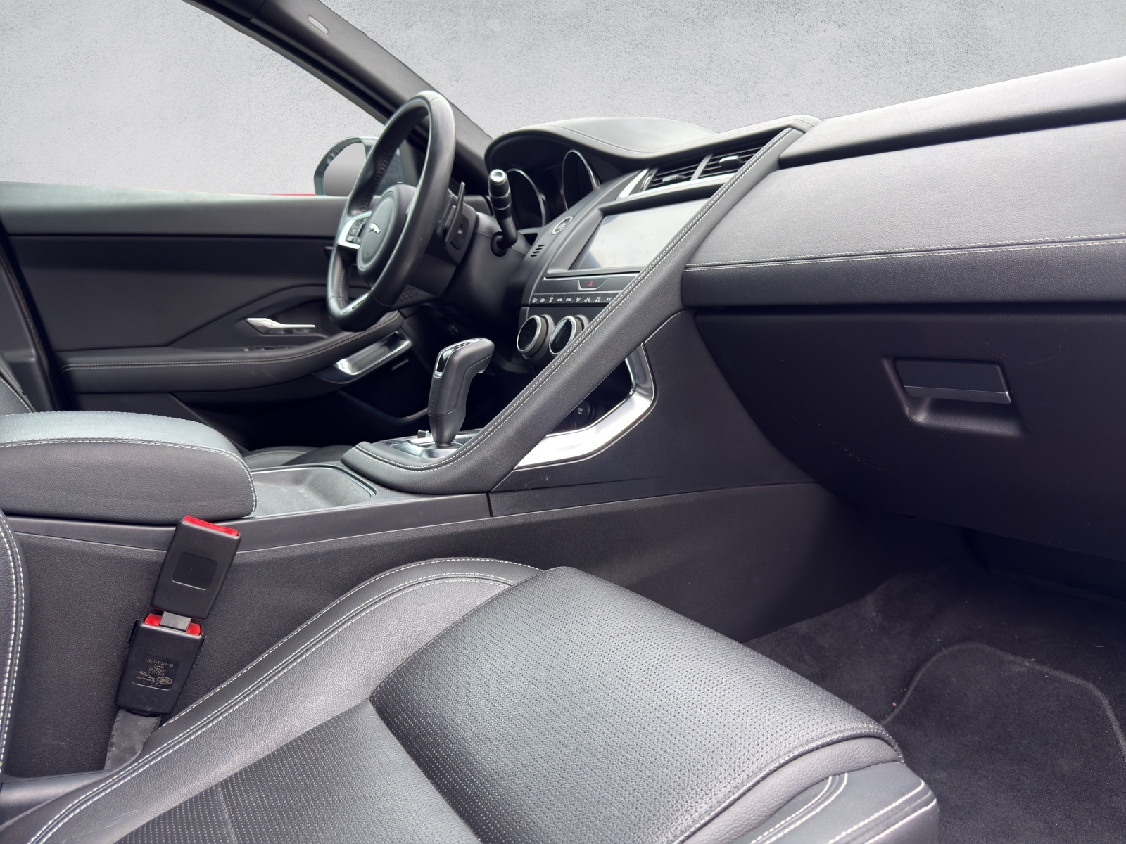 JAGUAR E-Pace 2.0 P250 R-Dynamic SE AWD-image-14