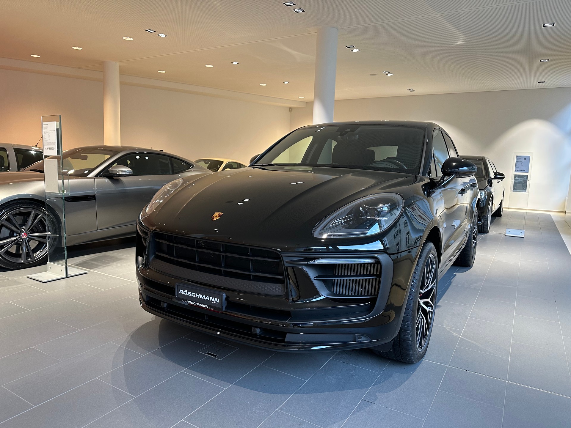 PORSCHE Macan S PDK-showroom-element-2