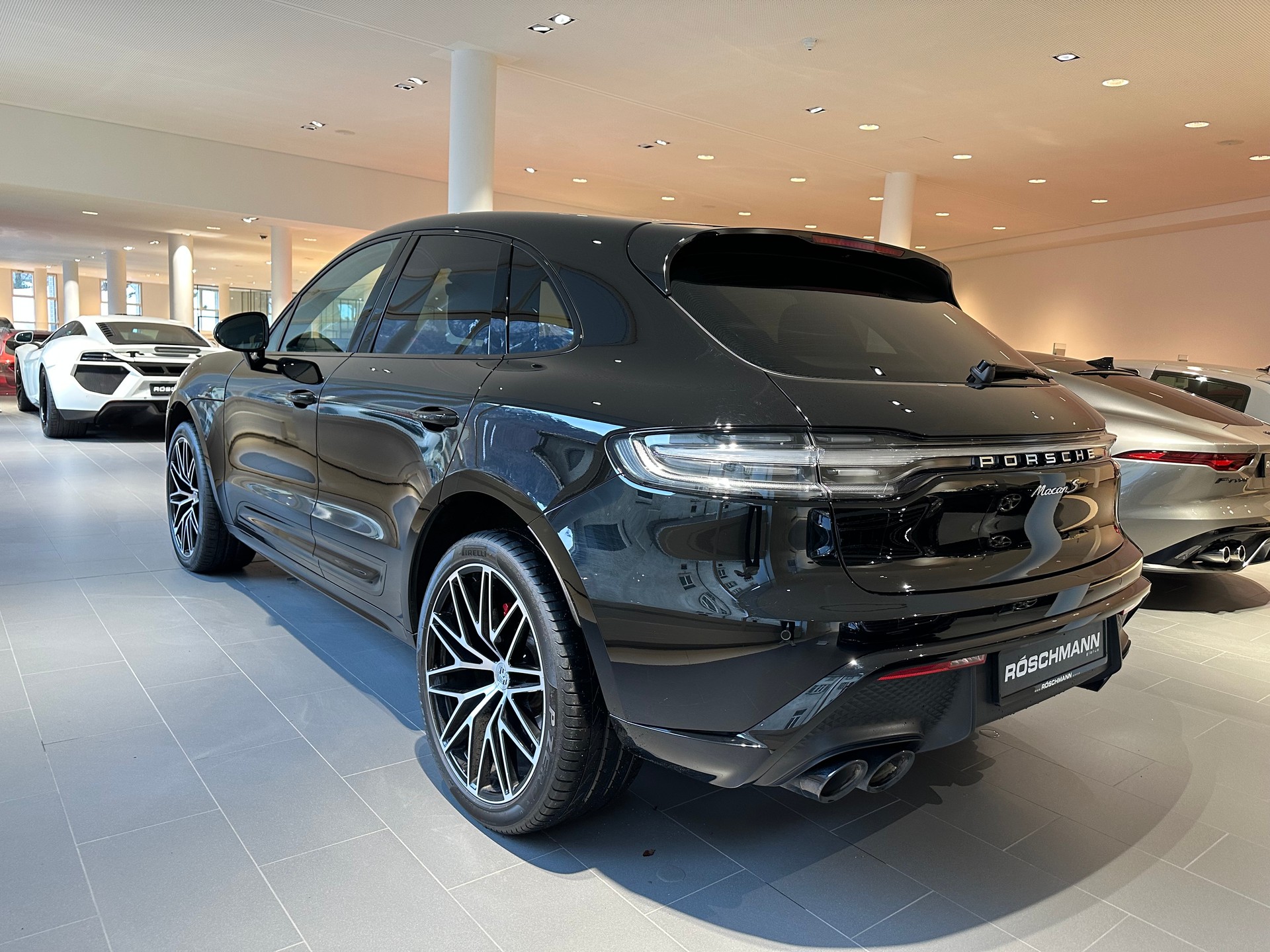 PORSCHE Macan S PDK-showroom-element-1