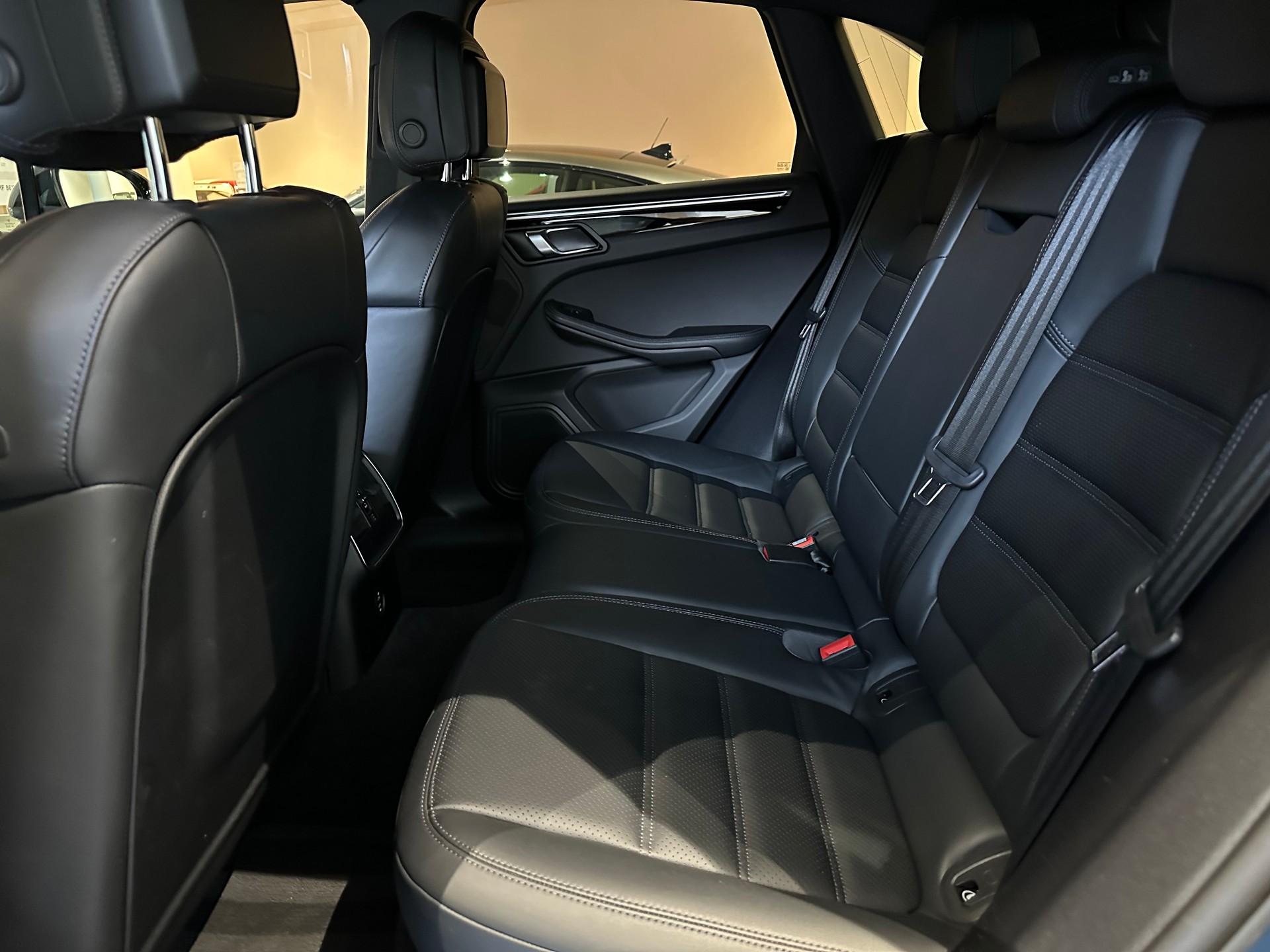 PORSCHE Macan S PDK-image-8