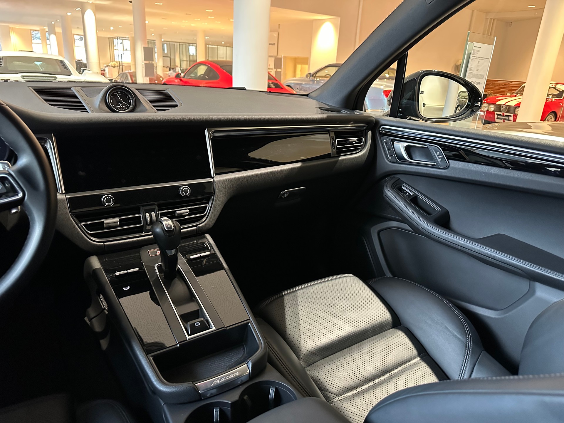 PORSCHE Macan S PDK-image-10