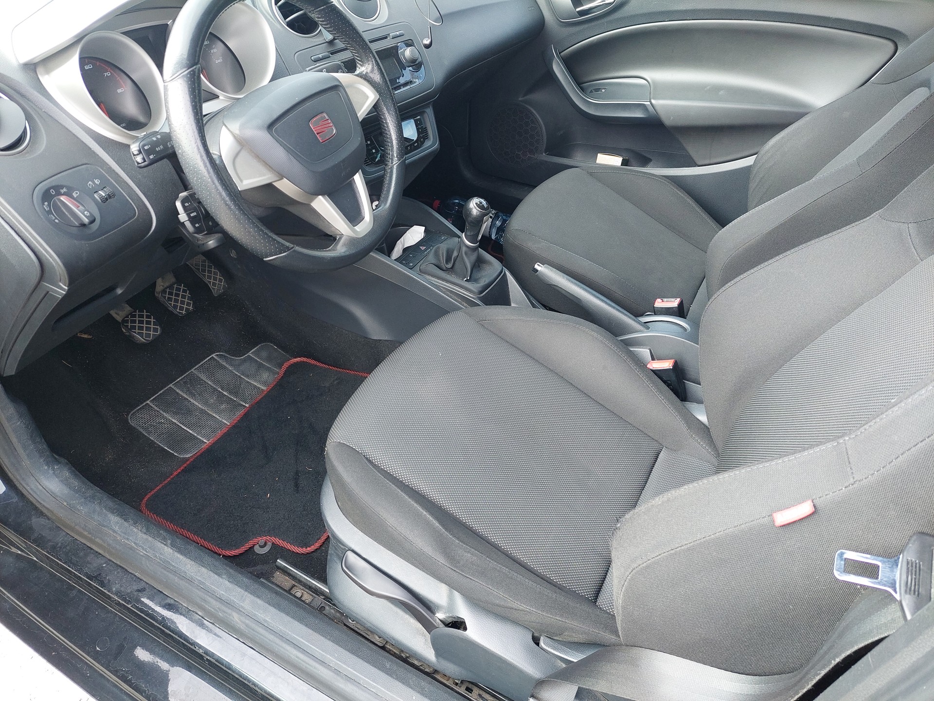 SEAT Ibiza SC 1.6 Stylance-image-4