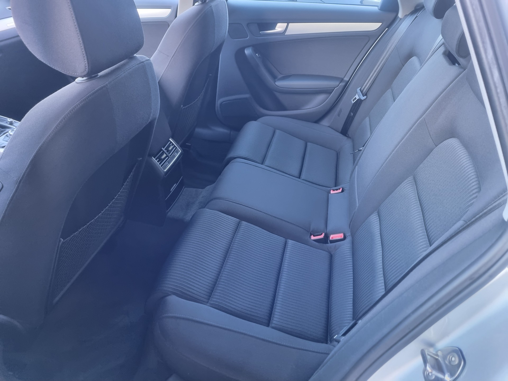 AUDI A4 Limousine 1.8 TFSI quattro-image-8