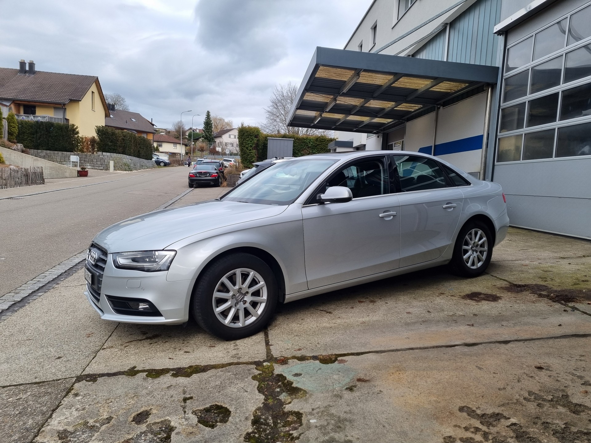 AUDI A4 Limousine 1.8 TFSI quattro-image-1