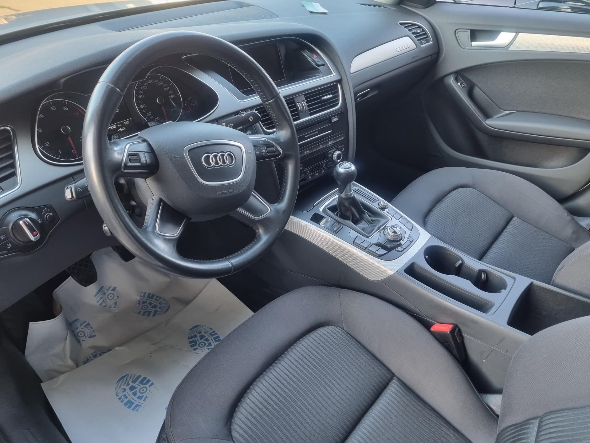 AUDI A4 Limousine 1.8 TFSI quattro-image-6