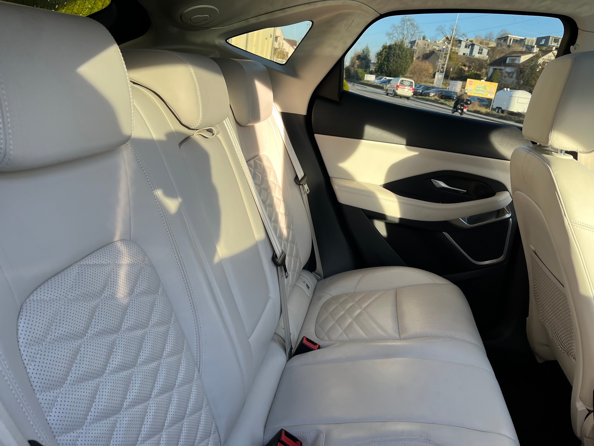 JAGUAR E-Pace 2.0 P250 R-Dynamic SE AWD Automatik-image-7
