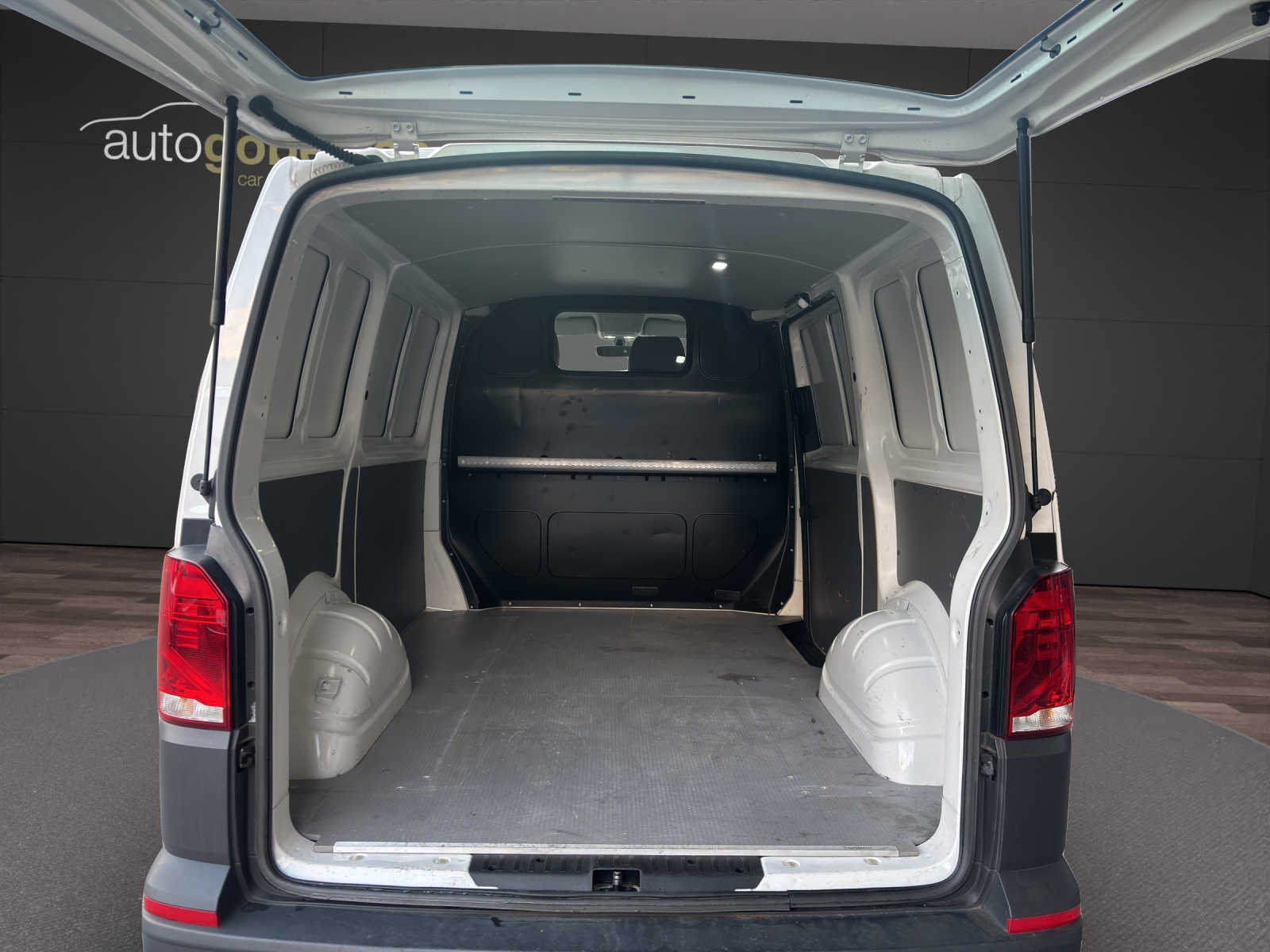 VW T6.1 2.0 TDI Entry-image-6
