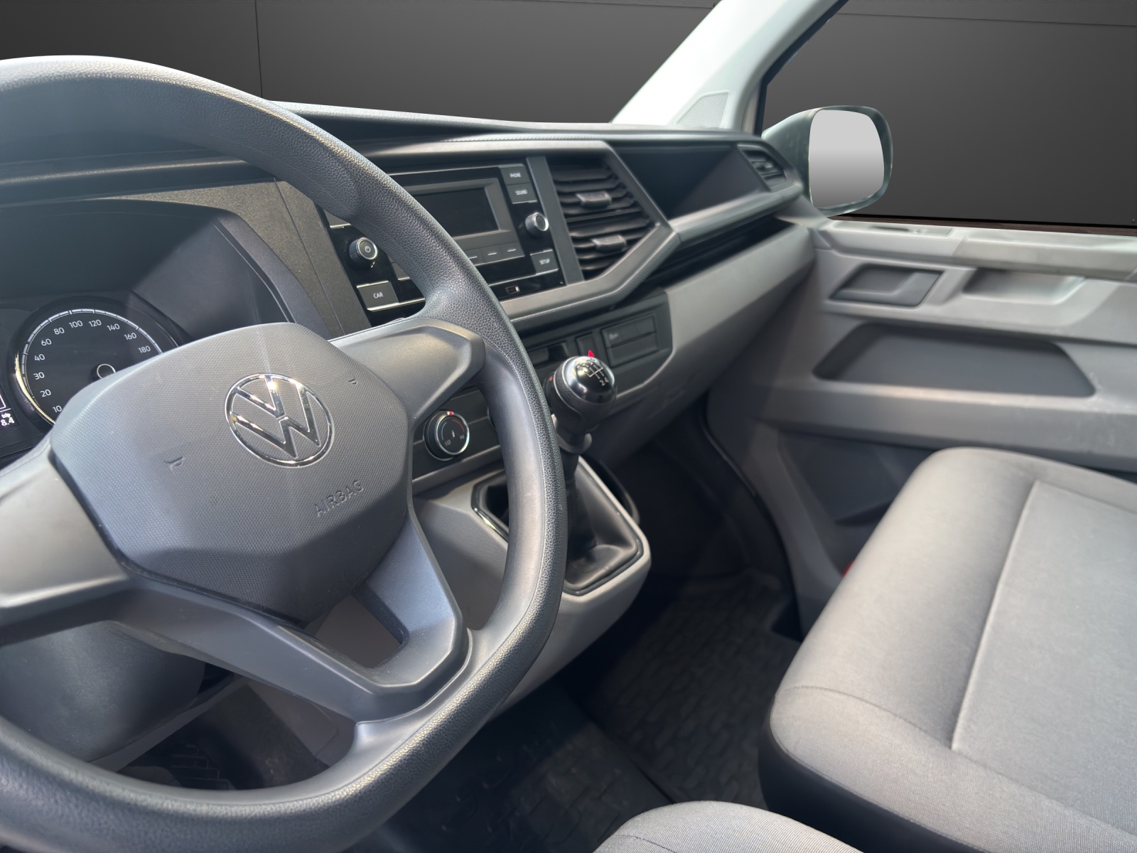 VW T6.1 2.0 TDI Entry-showroom-element-3