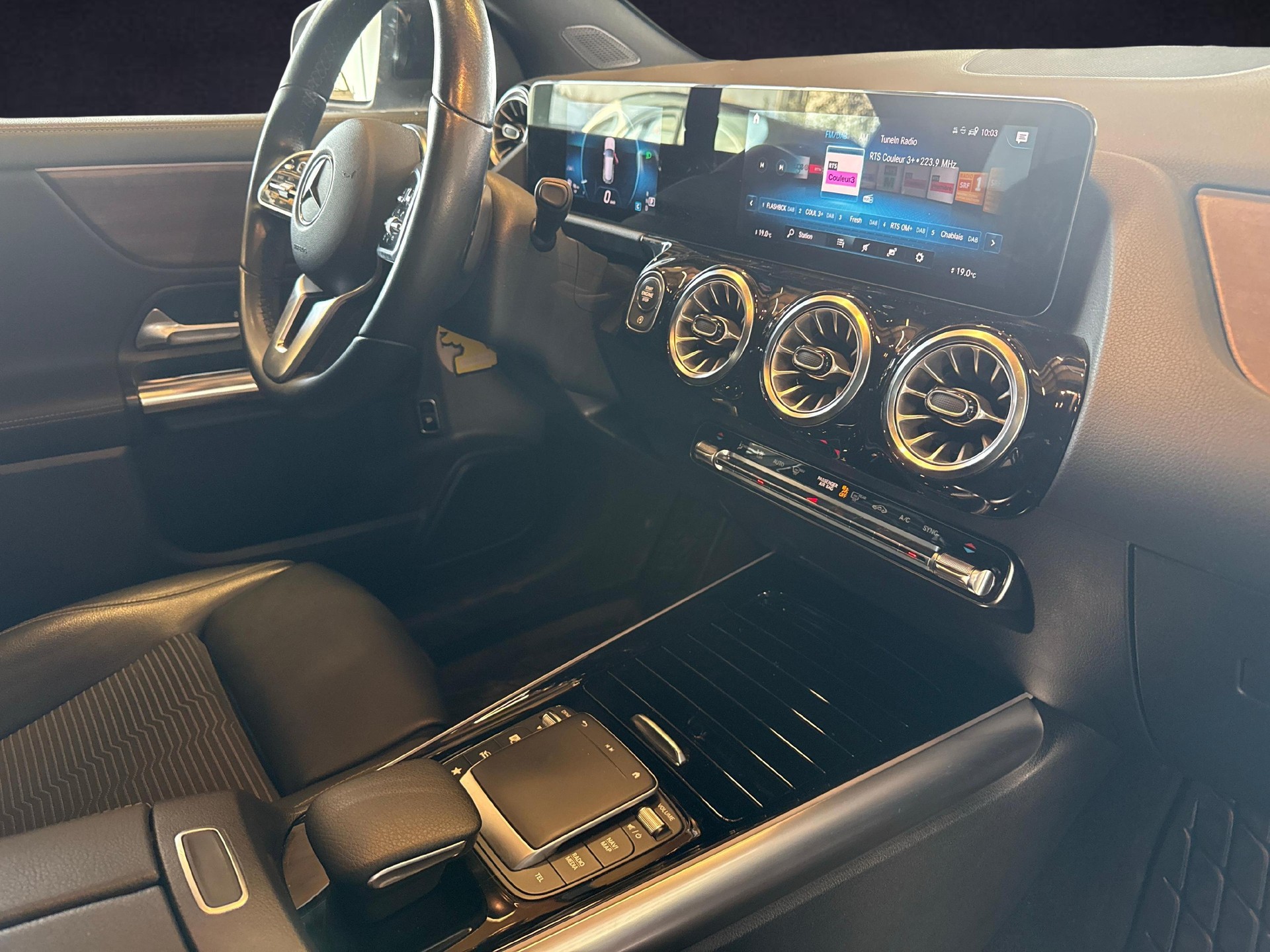 MERCEDES-BENZ GLA 200 Progressive 4matic-image-16