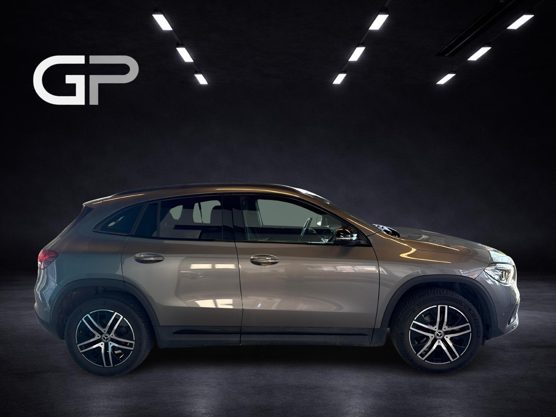 MERCEDES-BENZ GLA 200 Progressive 4matic-image-5