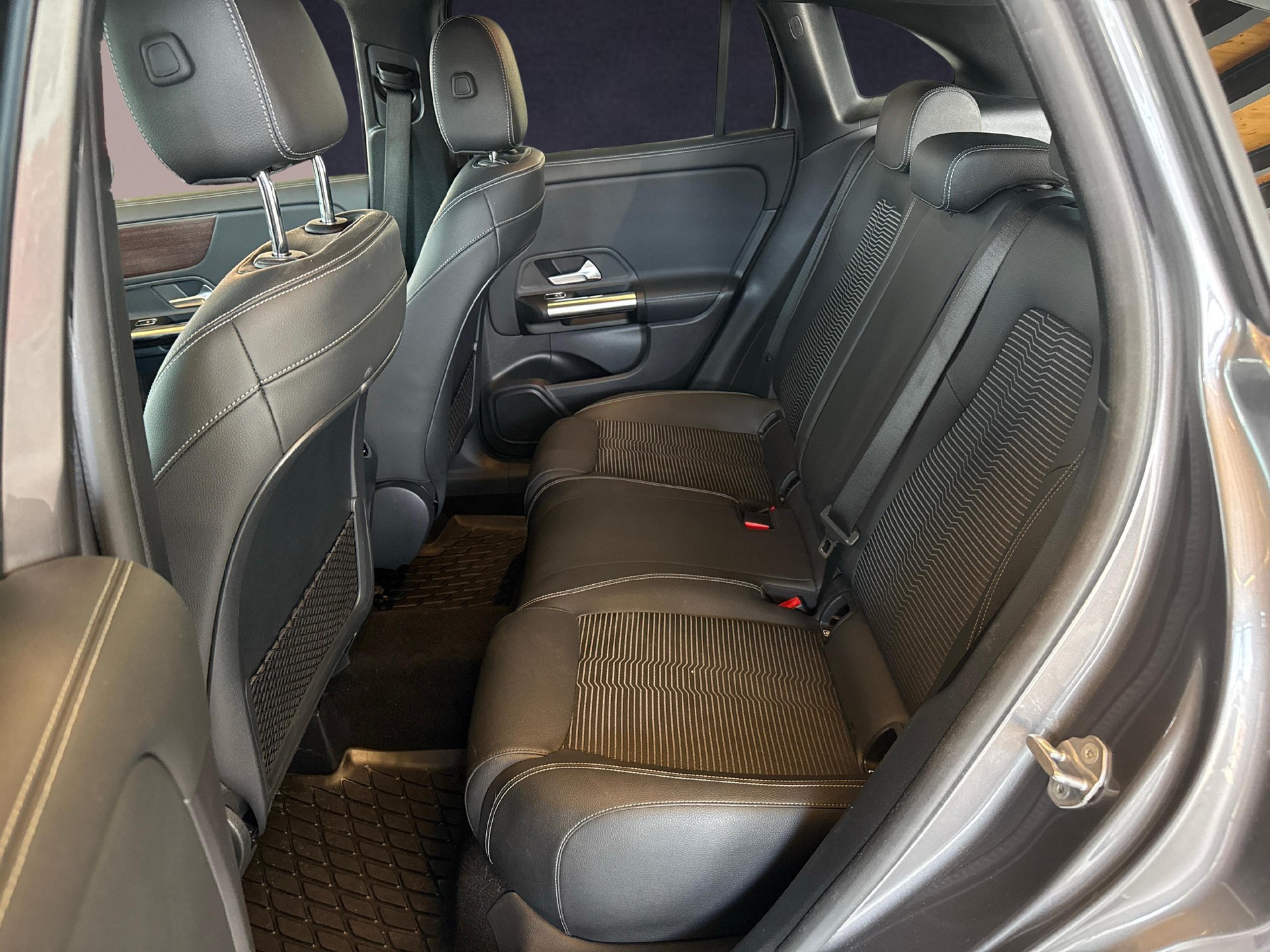 MERCEDES-BENZ GLA 200 Progressive 4matic-image-10