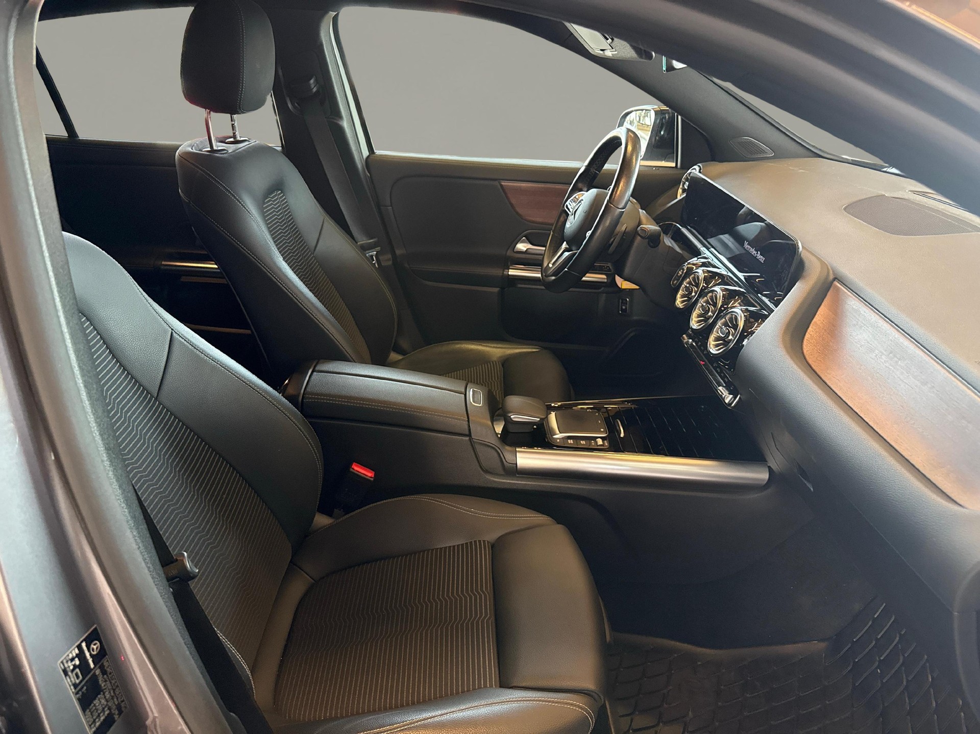 MERCEDES-BENZ GLA 200 Progressive 4matic-image-9