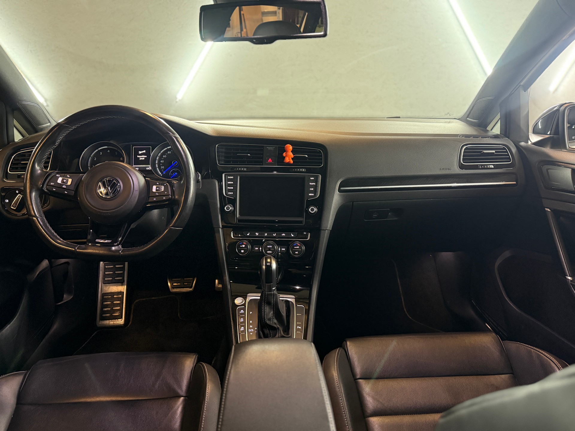 VW Golf Variant 2.0 TSI R 4 Motion DSG-image-14