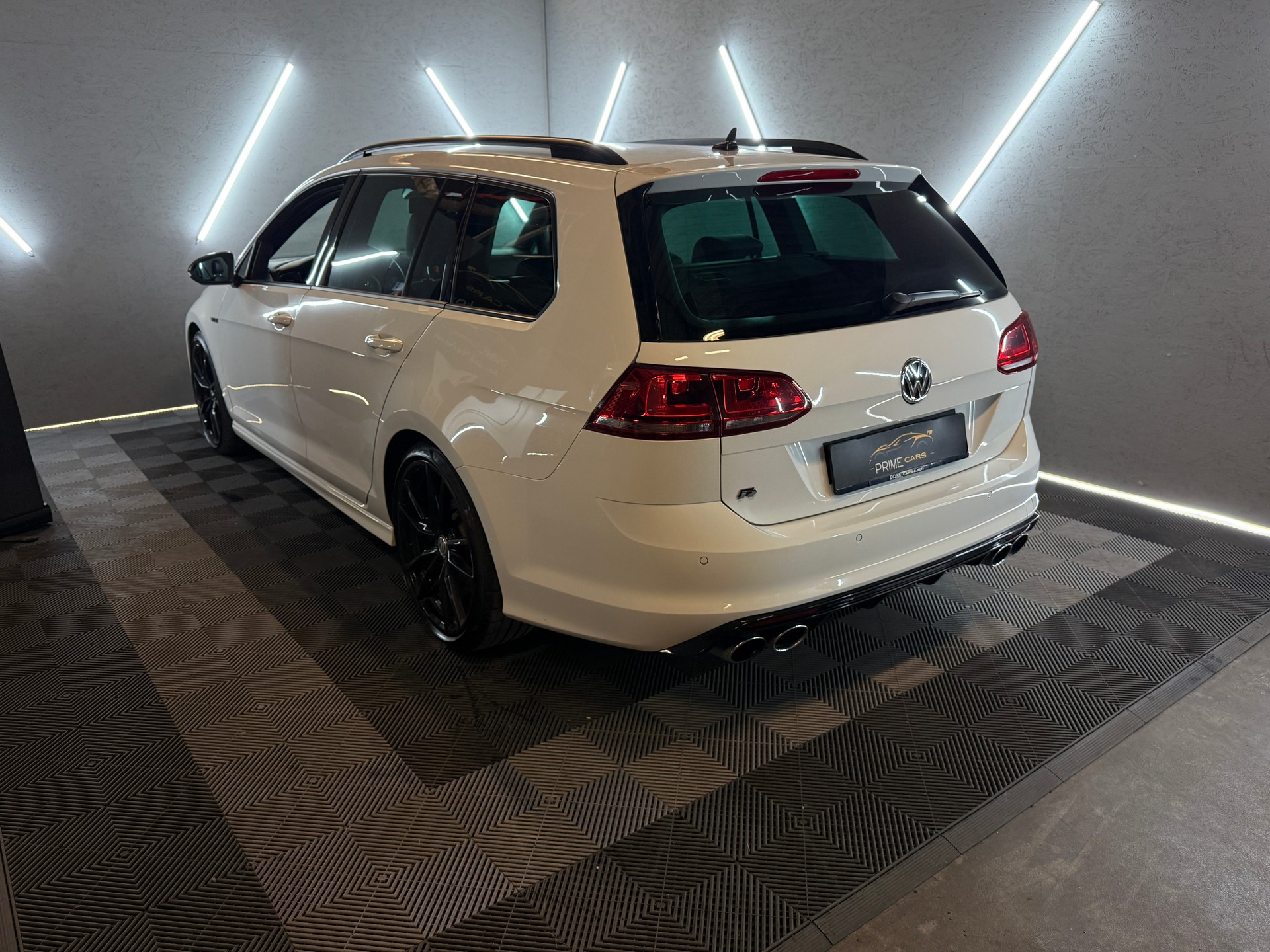 VW Golf Variant 2.0 TSI R 4 Motion DSG-image-8